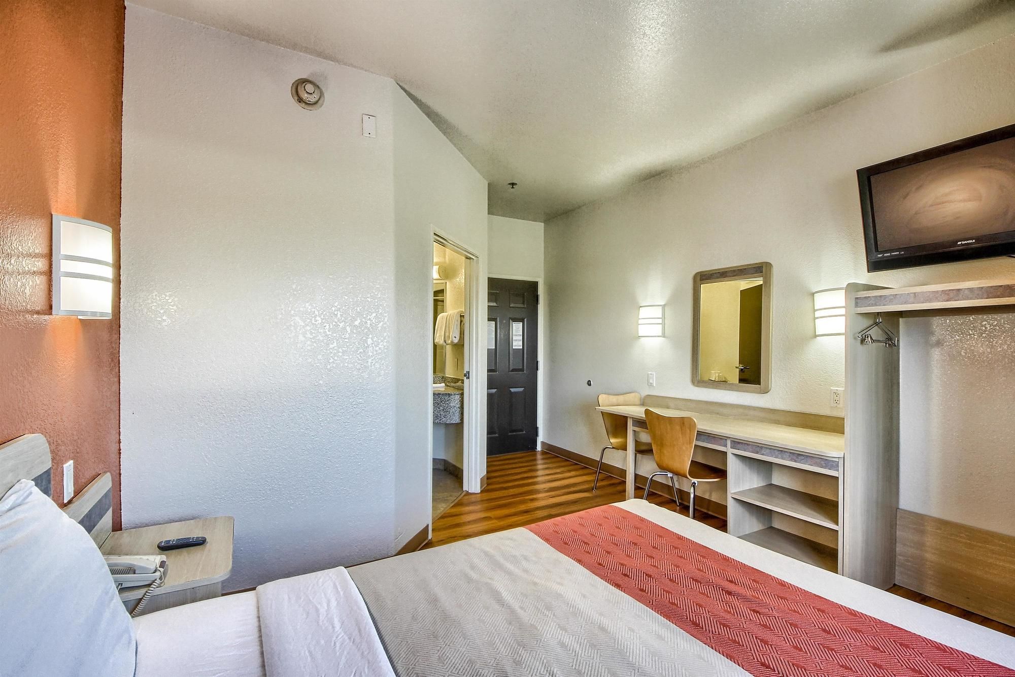 Motel 6 Mission