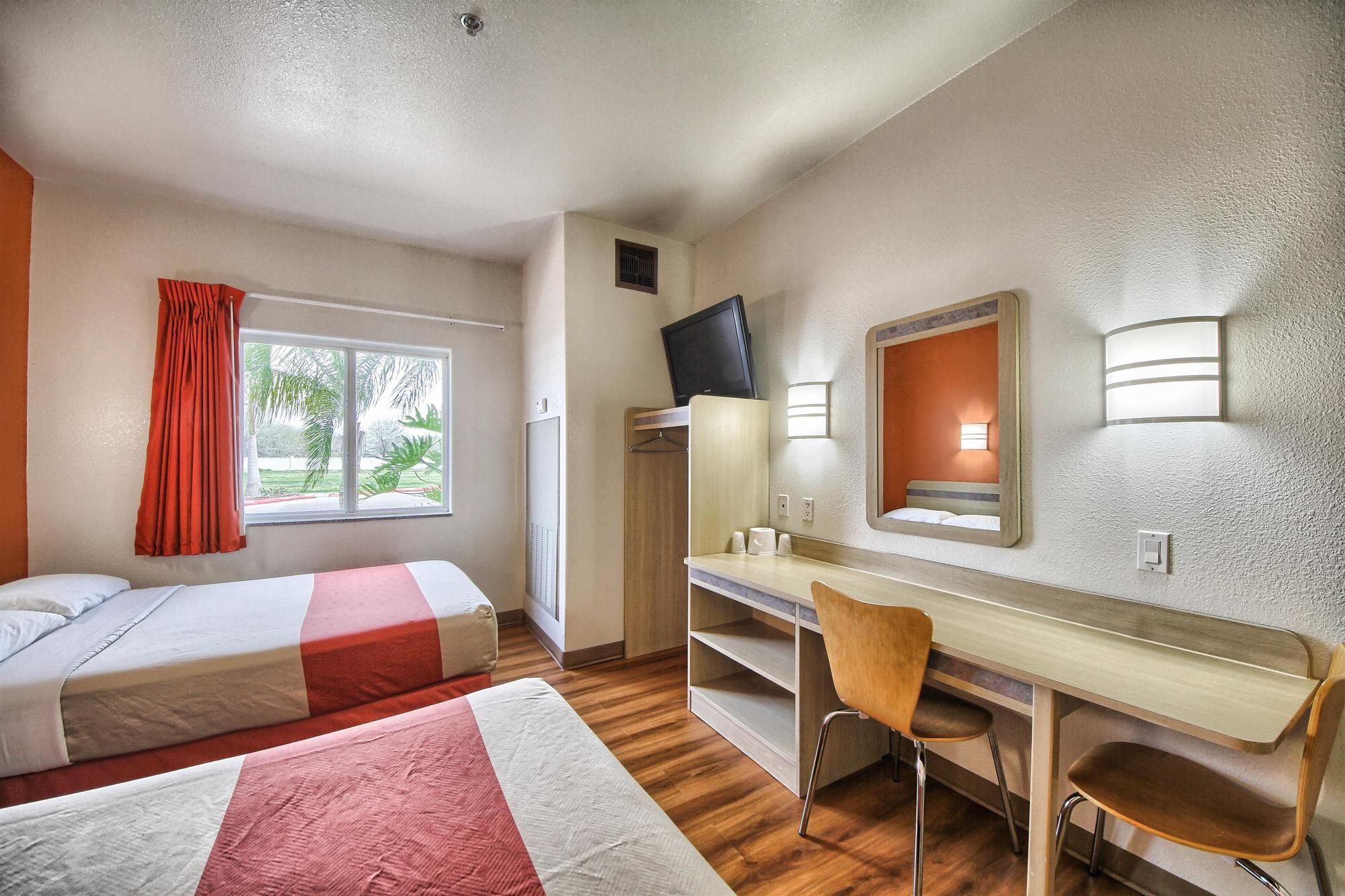 Motel 6 Mission