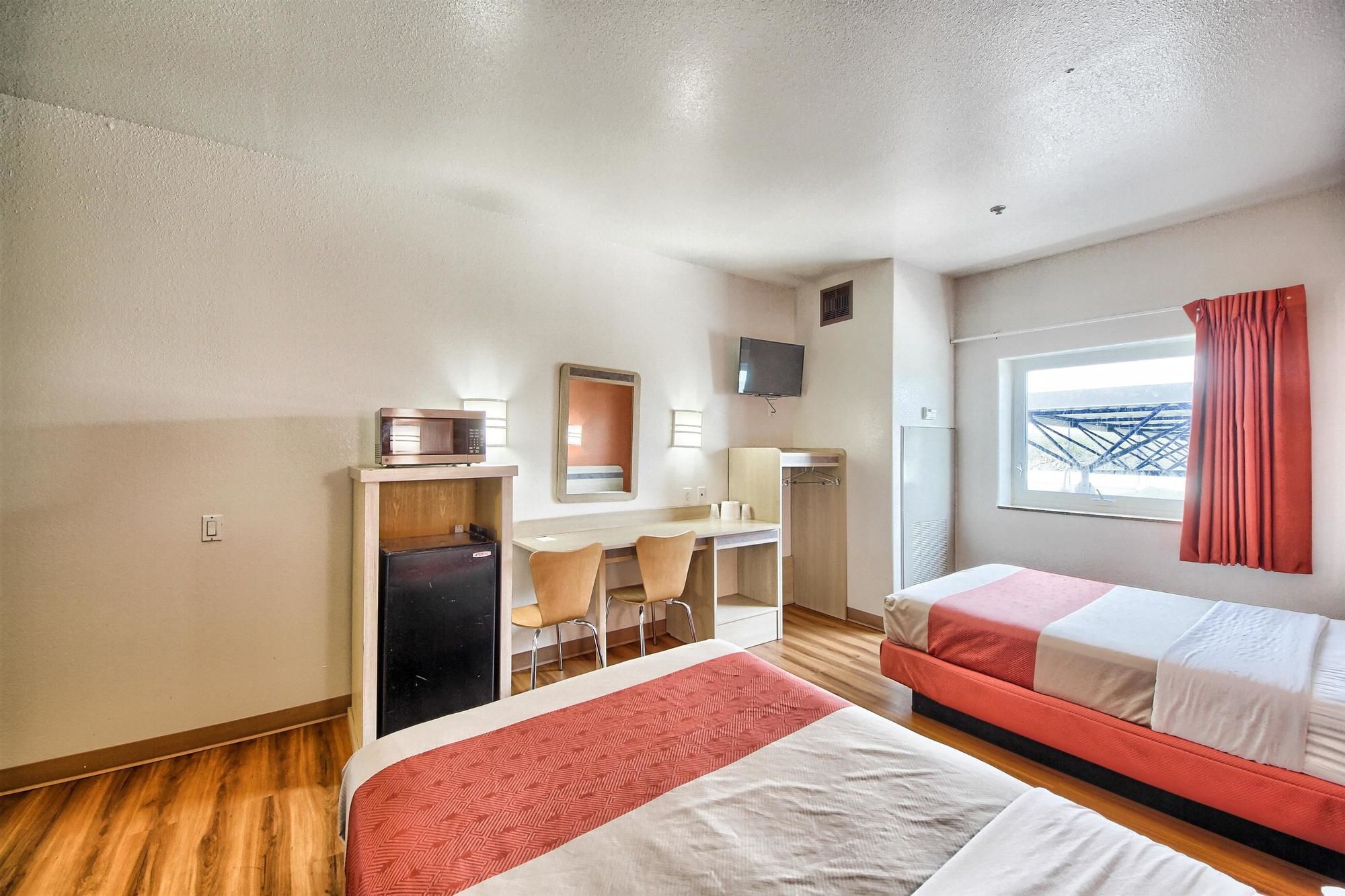 Motel 6 Mission