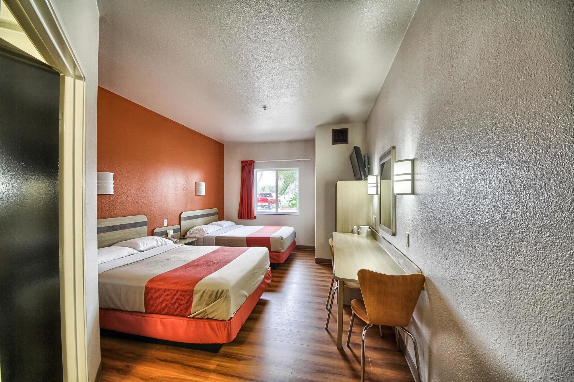 Motel 6 Mission
