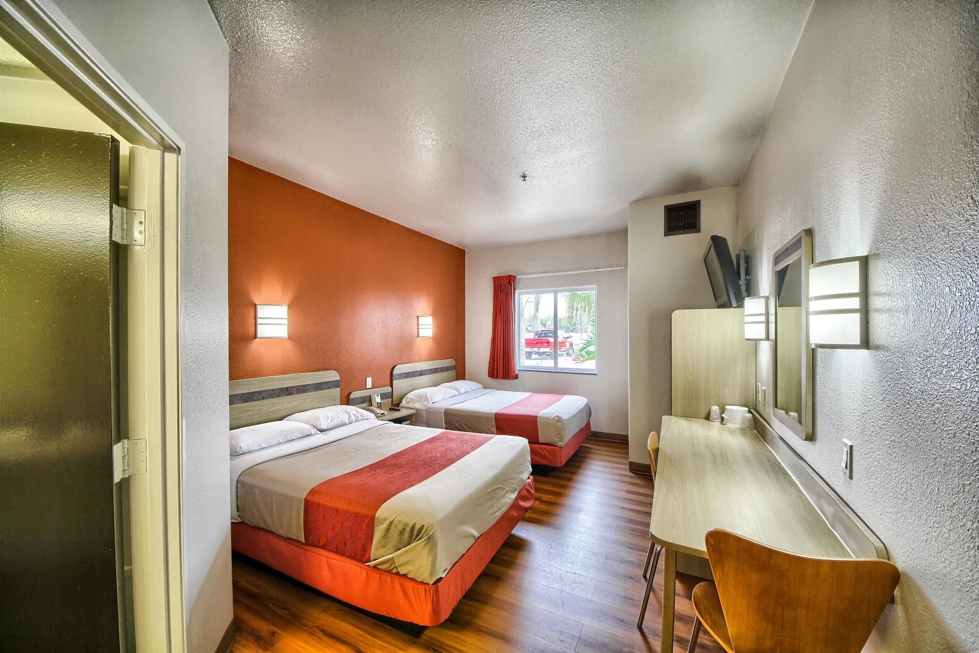 Motel 6 Mission