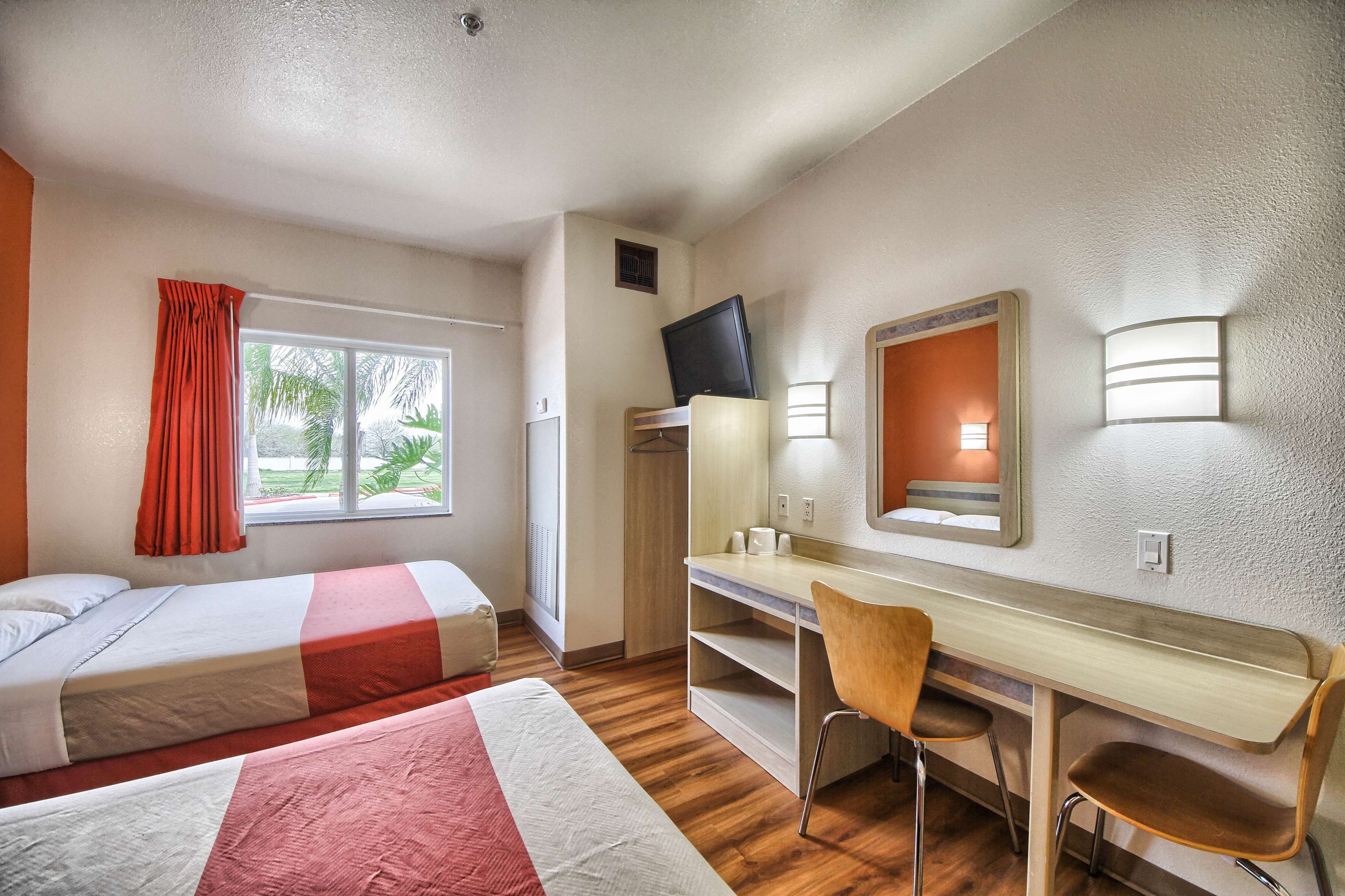 Motel 6 Mission
