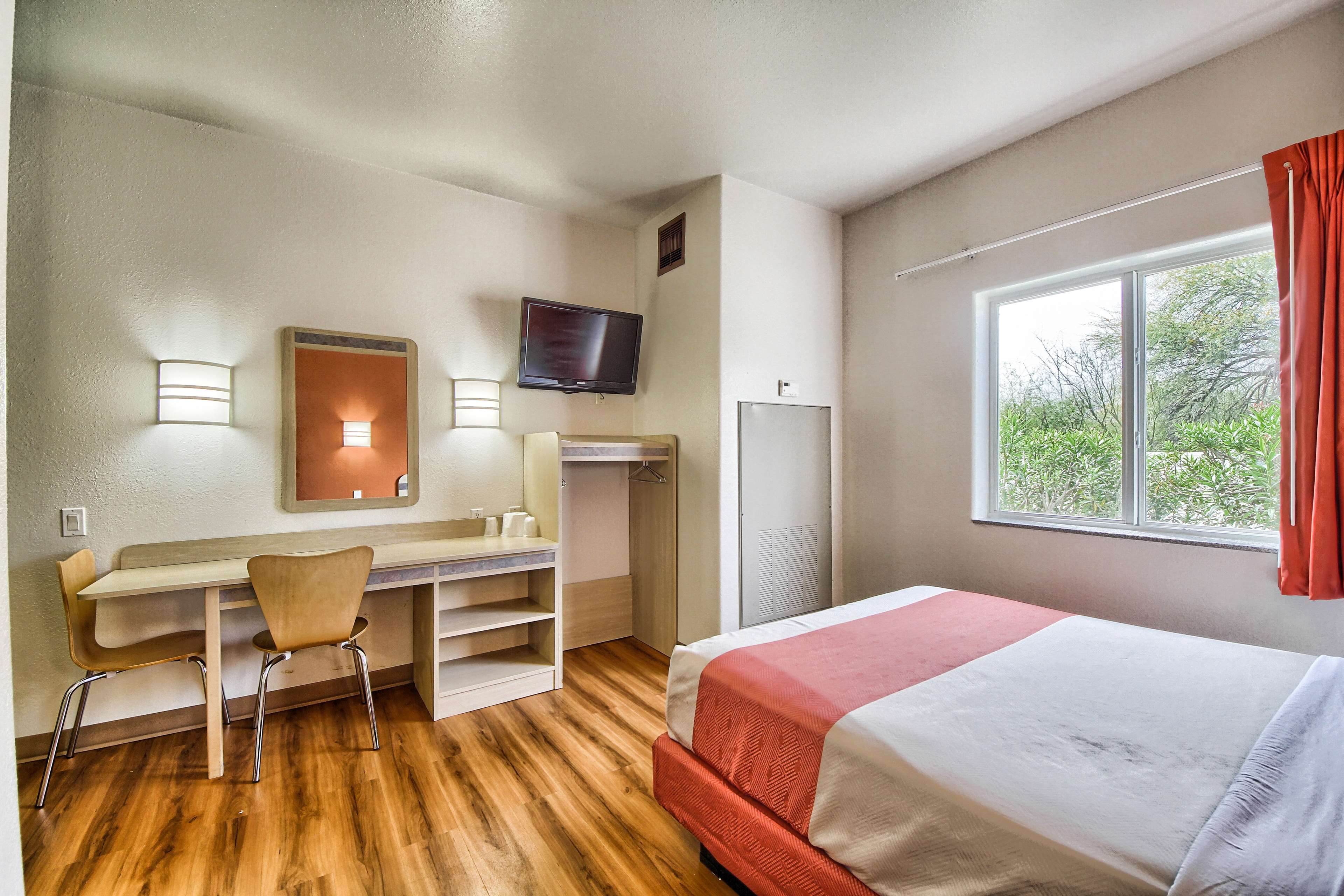 Motel 6 Mission