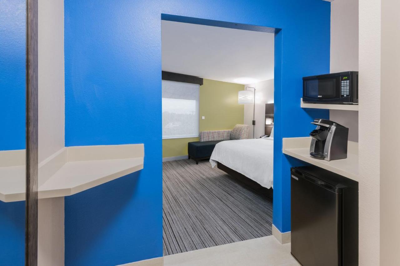 Holiday Inn Express & Suites Missouri City West