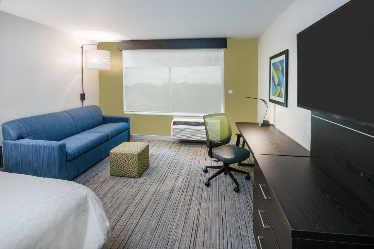 Holiday Inn Express & Suites Missouri City West