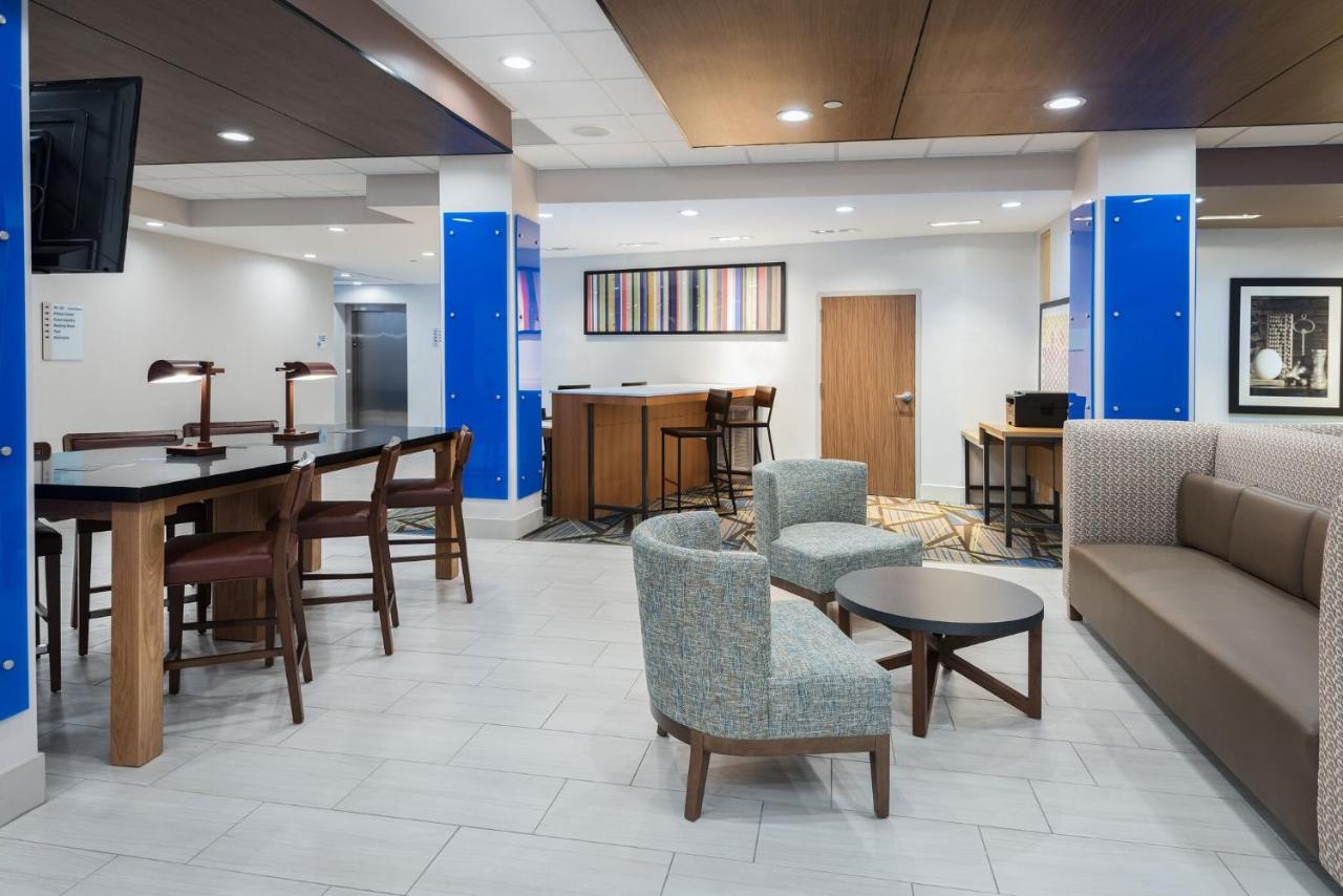 Holiday Inn Express & Suites Missouri City West