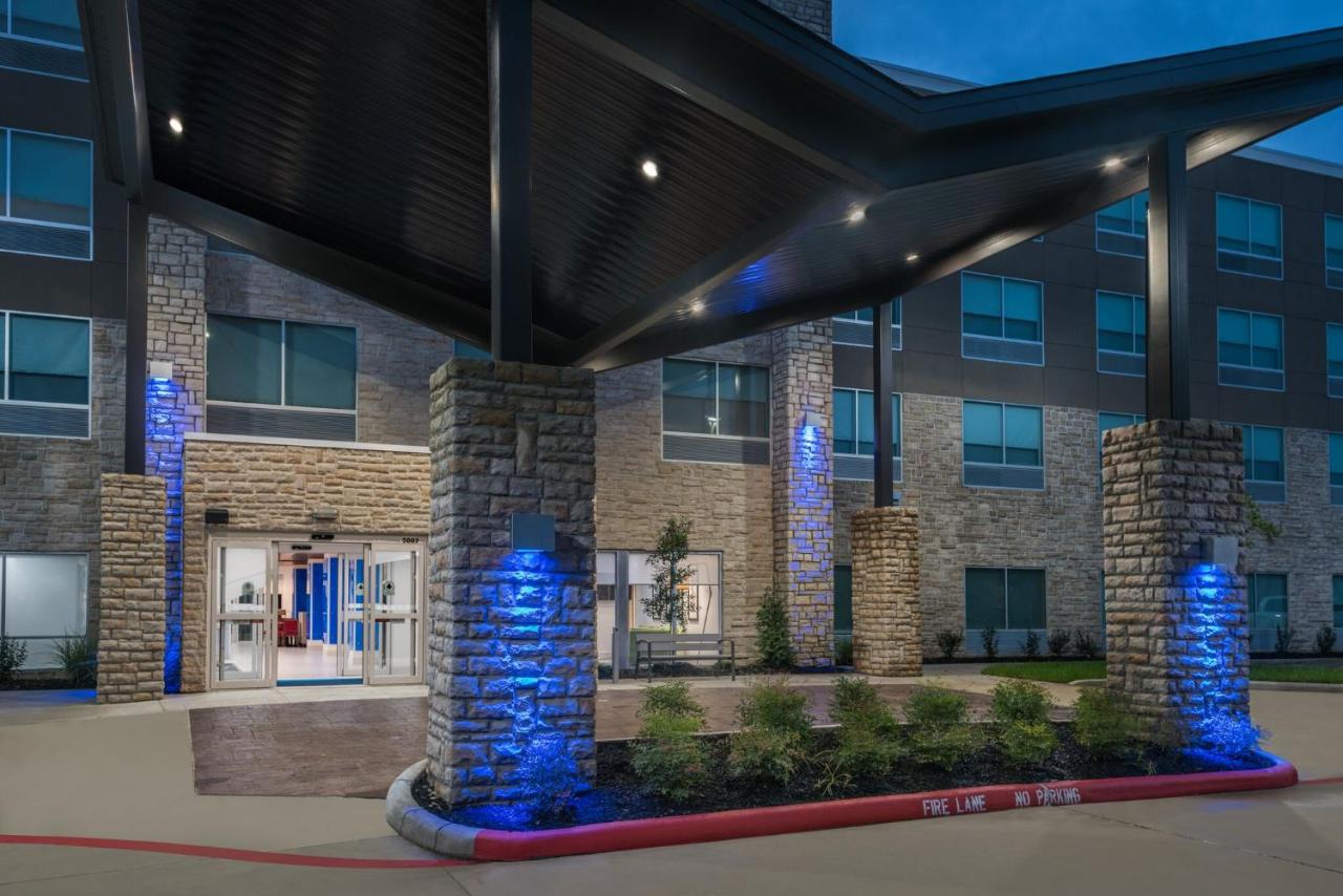 Holiday Inn Express & Suites Missouri City West