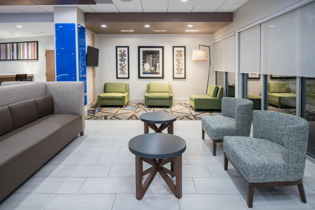 Holiday Inn Express & Suites Missouri City West