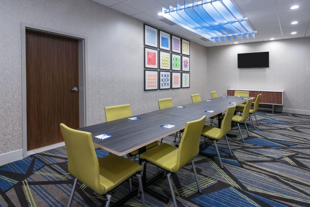Holiday Inn Express & Suites Missouri City West