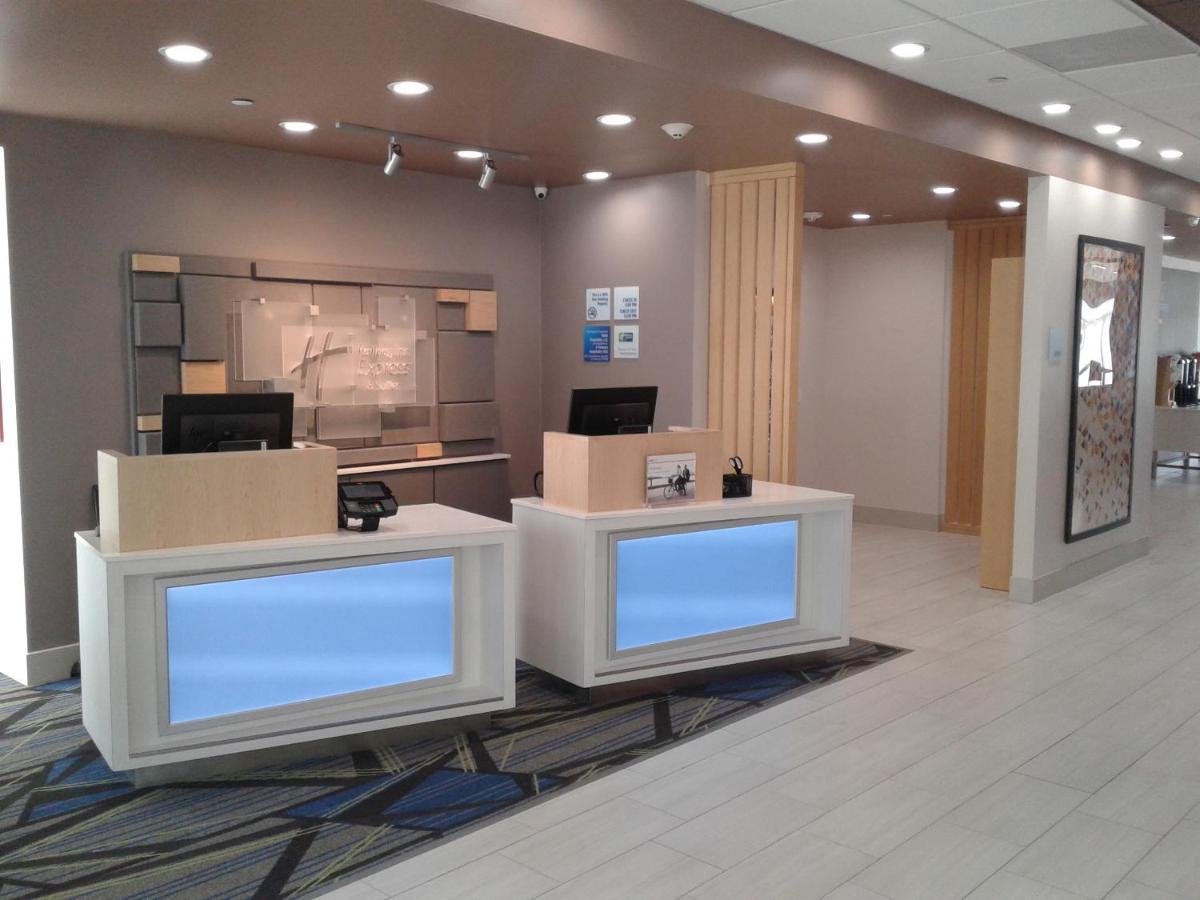 Holiday Inn Express & Suites Missouri City West