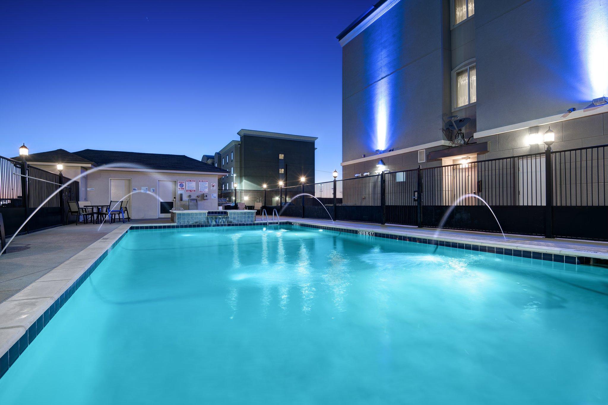 Holiday Inn Express & Suites Monahans I-20