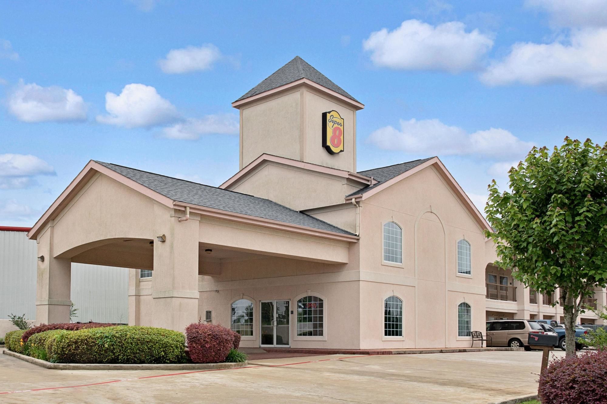 Super 8 by Wyndham Montgomery/ Lake Conroe