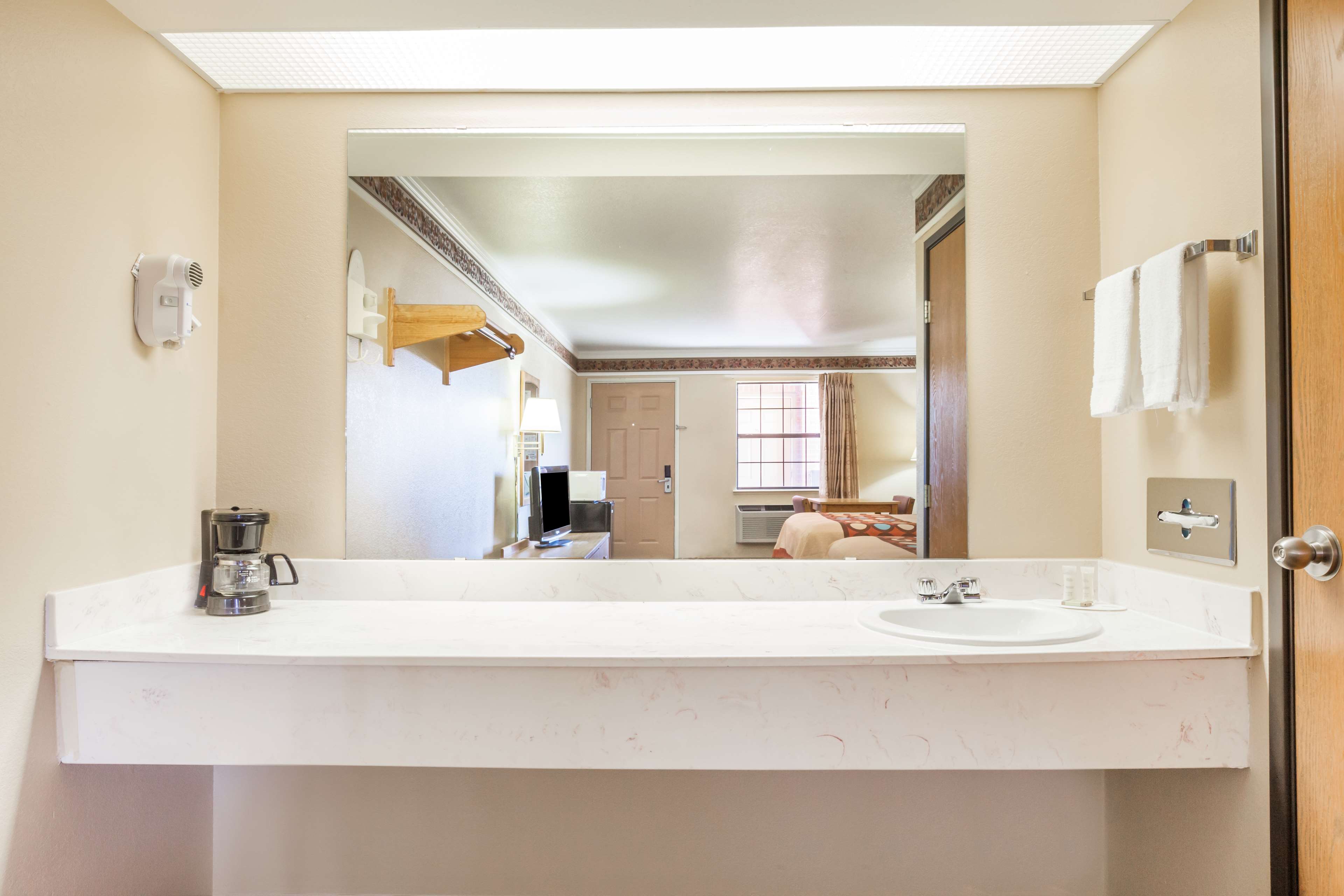Super 8 by Wyndham Mount Vernon