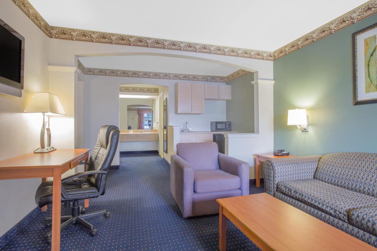 Days Inn by Wyndham Nacogdoches/SFA University/Downtown