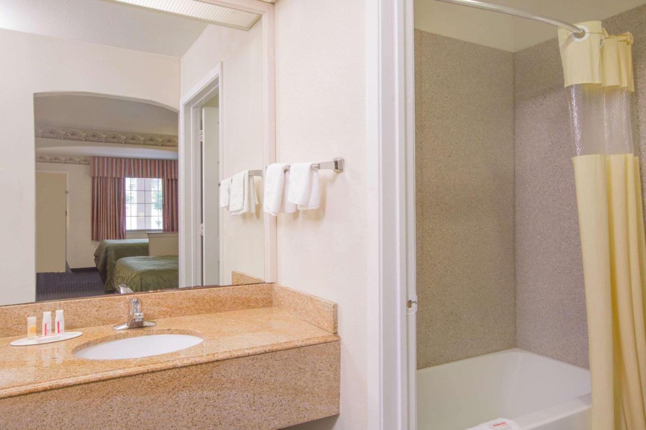 Days Inn by Wyndham Nacogdoches/SFA University/Downtown