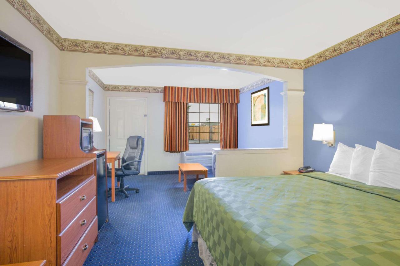 Days Inn by Wyndham Nacogdoches/SFA University/Downtown