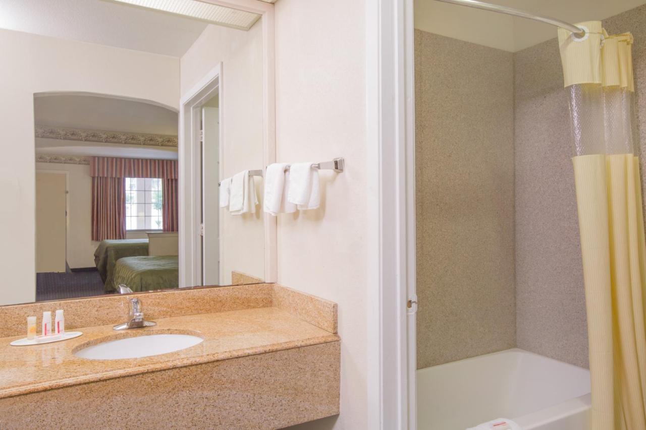 Days Inn by Wyndham Nacogdoches/SFA University/Downtown