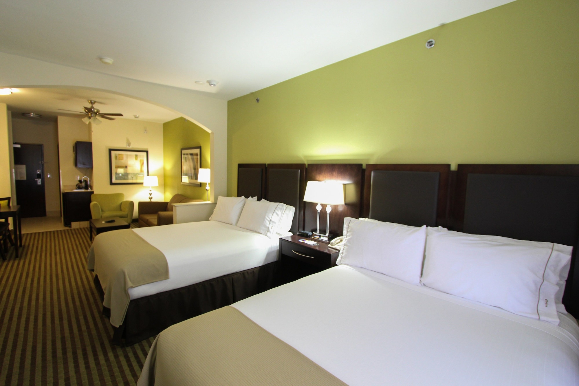 Holiday Inn Express Hotel & Suites Nacogdoches