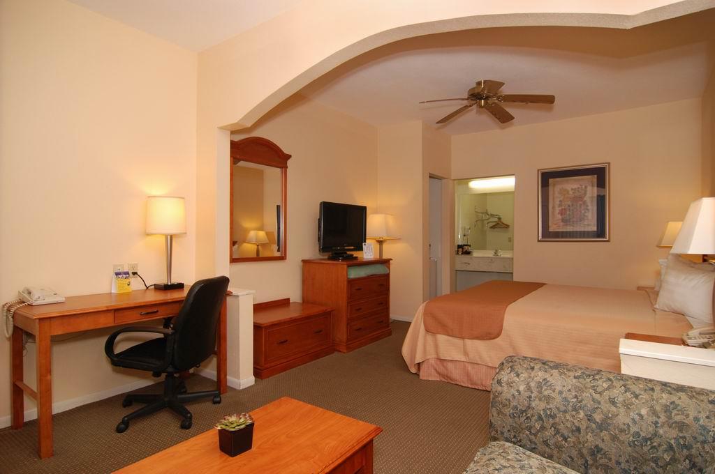 Days Inn by Wyndham Navasota