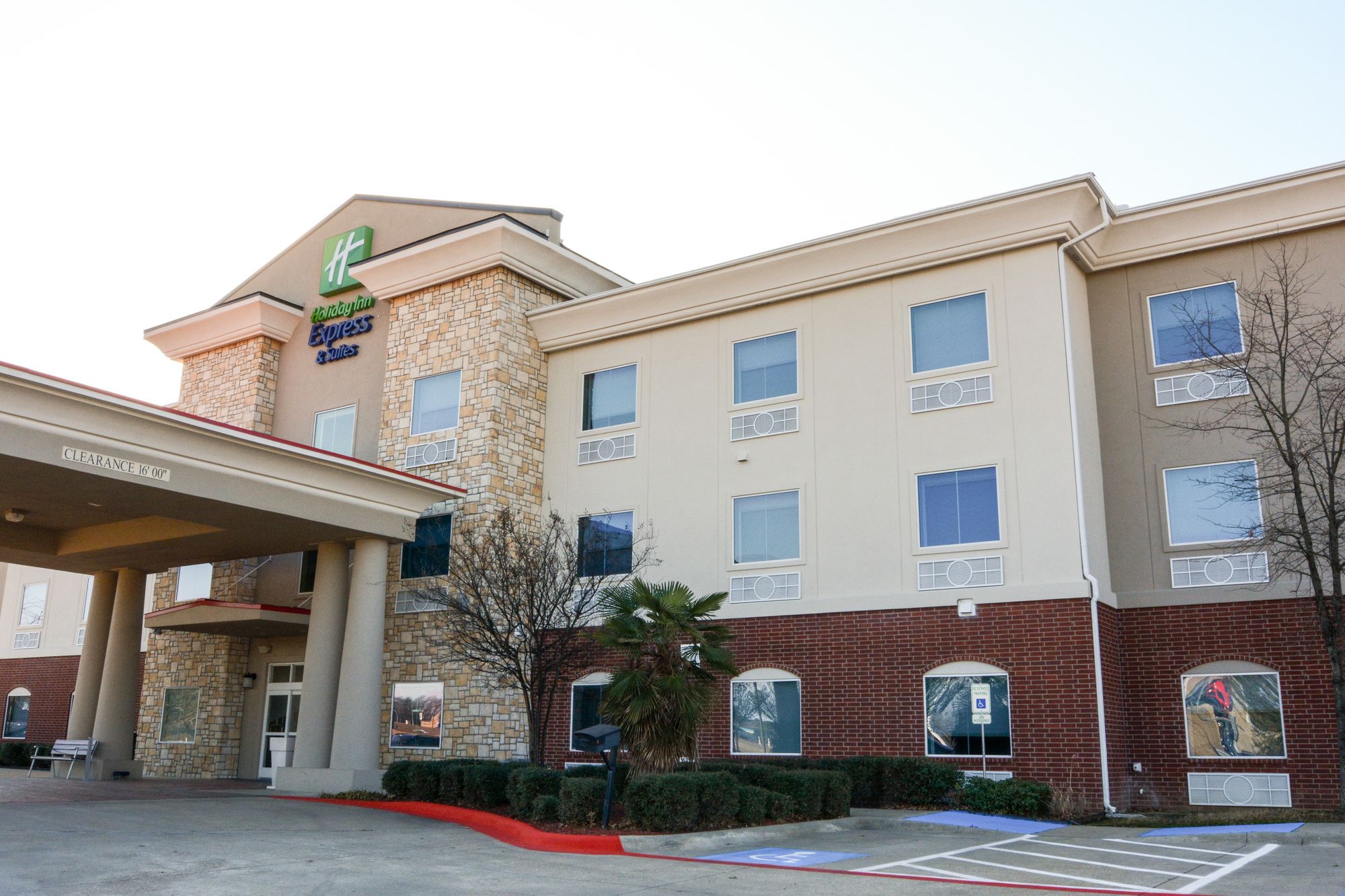 Holiday Inn Express & Suites New Boston