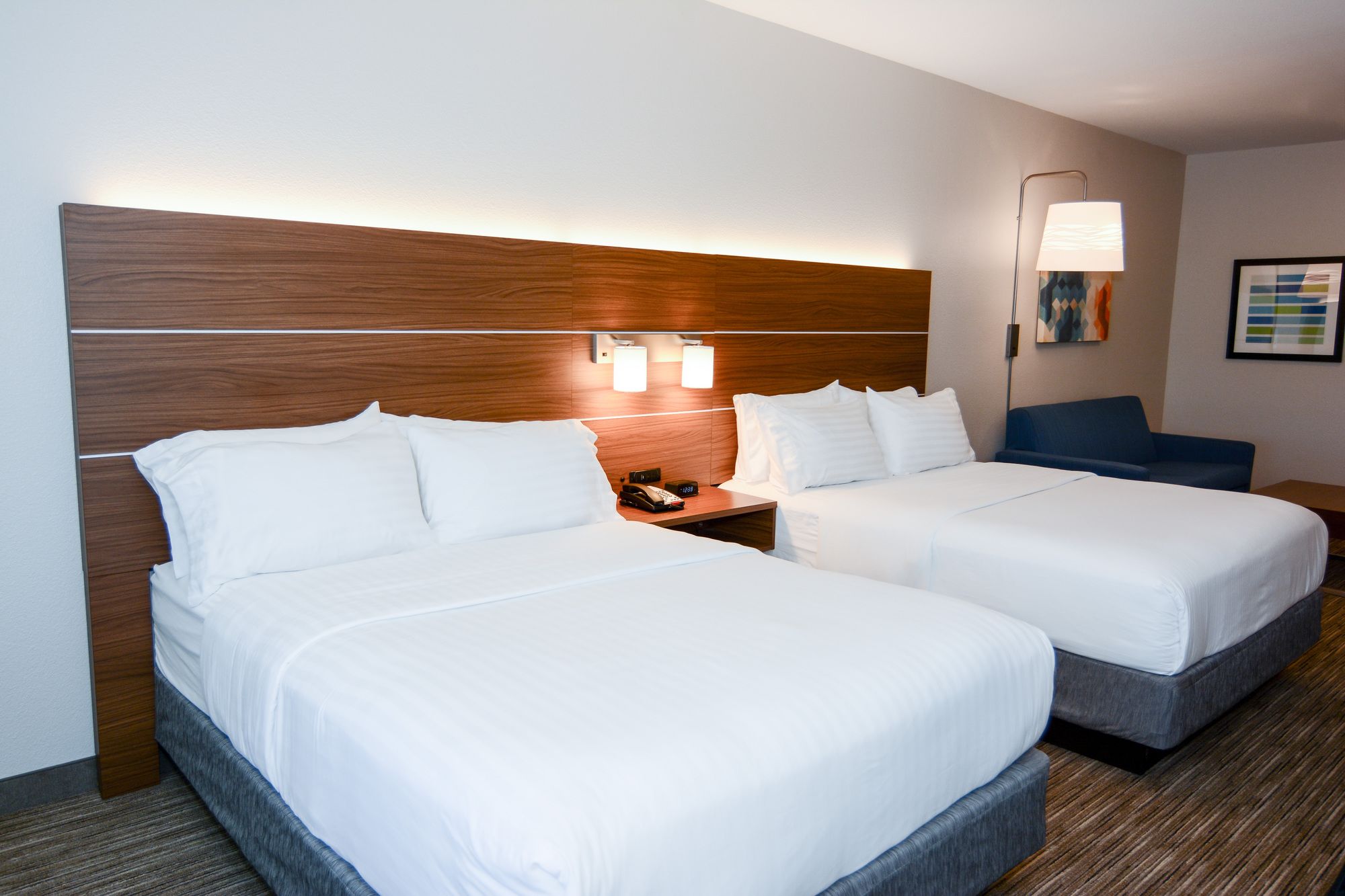 Holiday Inn Express & Suites New Boston