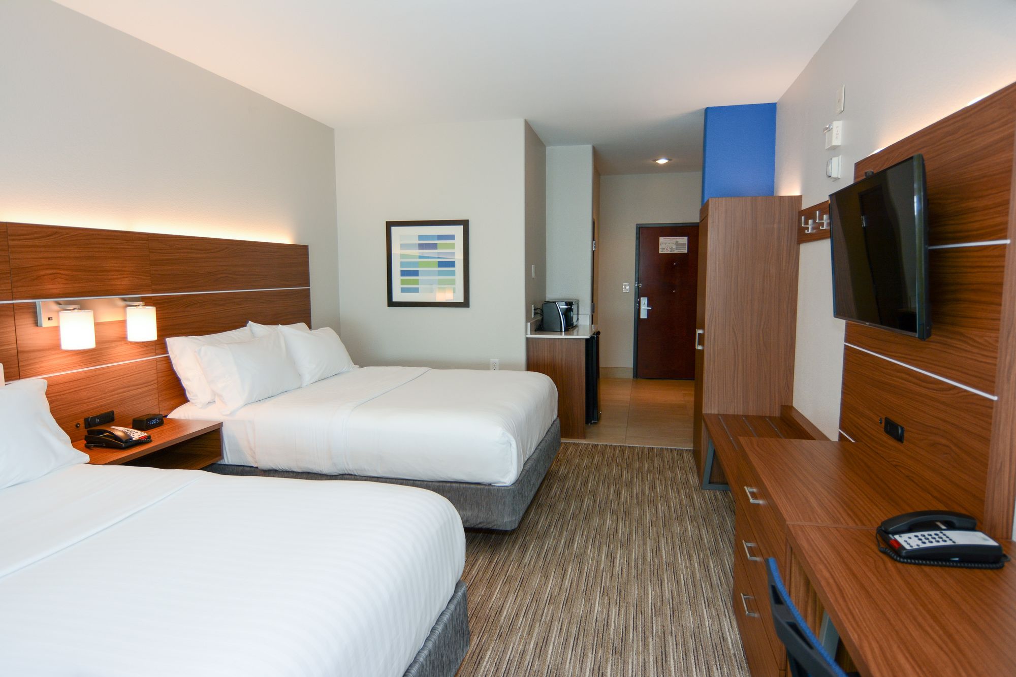 Holiday Inn Express & Suites New Boston