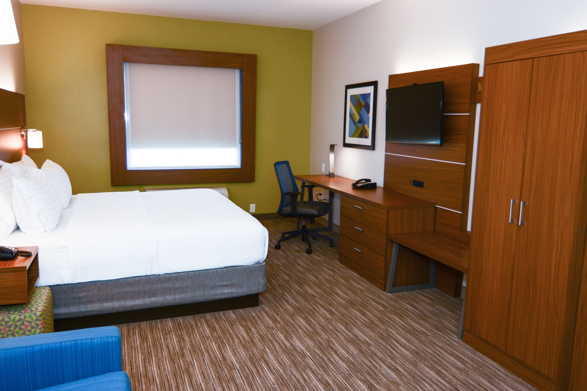 Holiday Inn Express & Suites New Boston