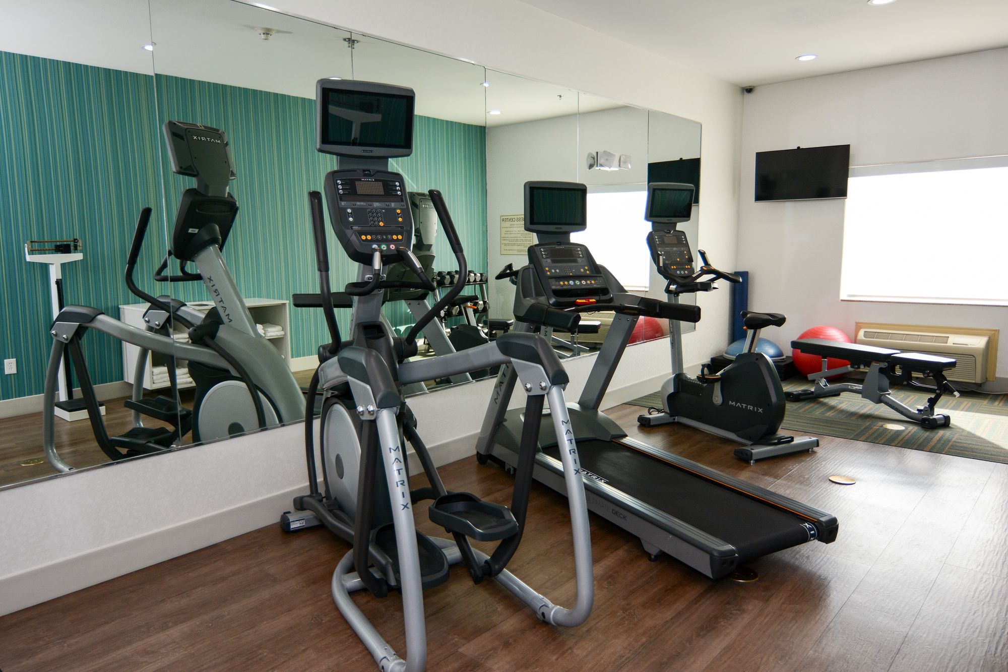 Holiday Inn Express & Suites New Boston