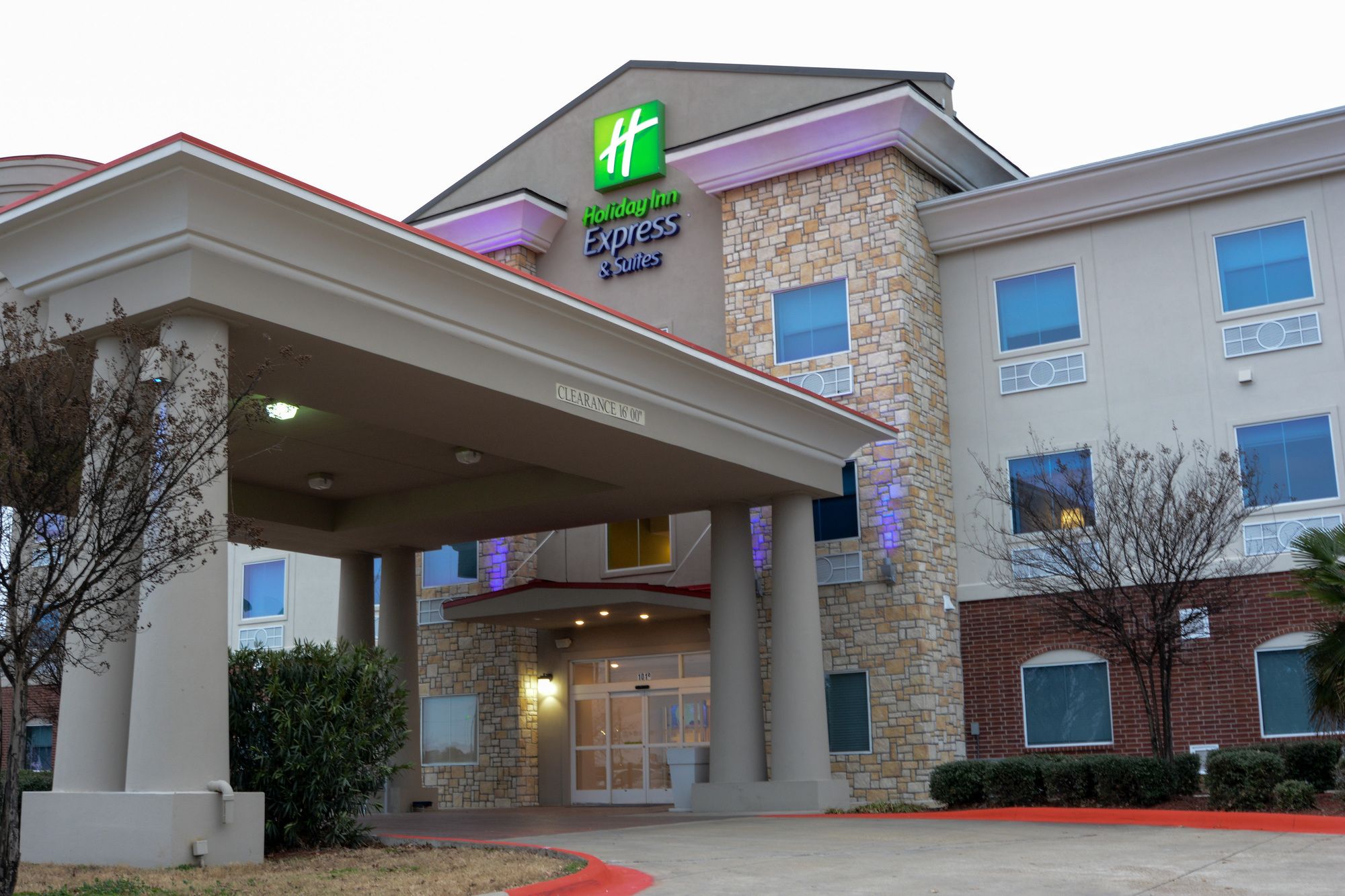 Holiday Inn Express & Suites New Boston