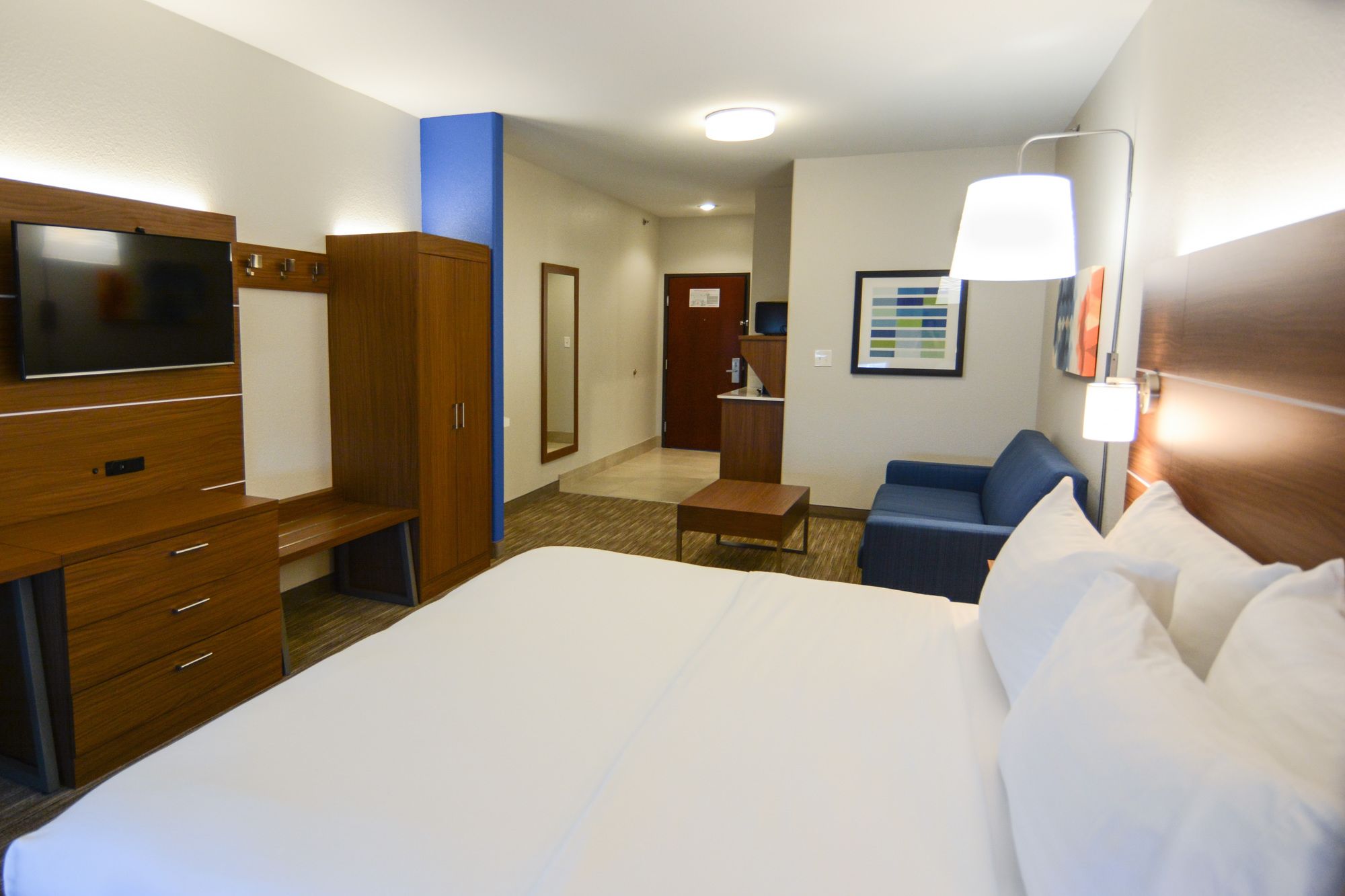 Holiday Inn Express & Suites New Boston