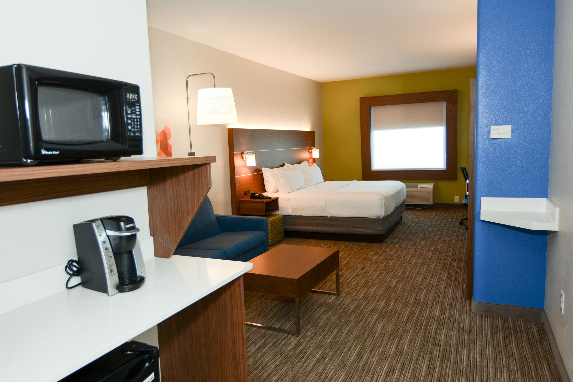 Holiday Inn Express & Suites New Boston
