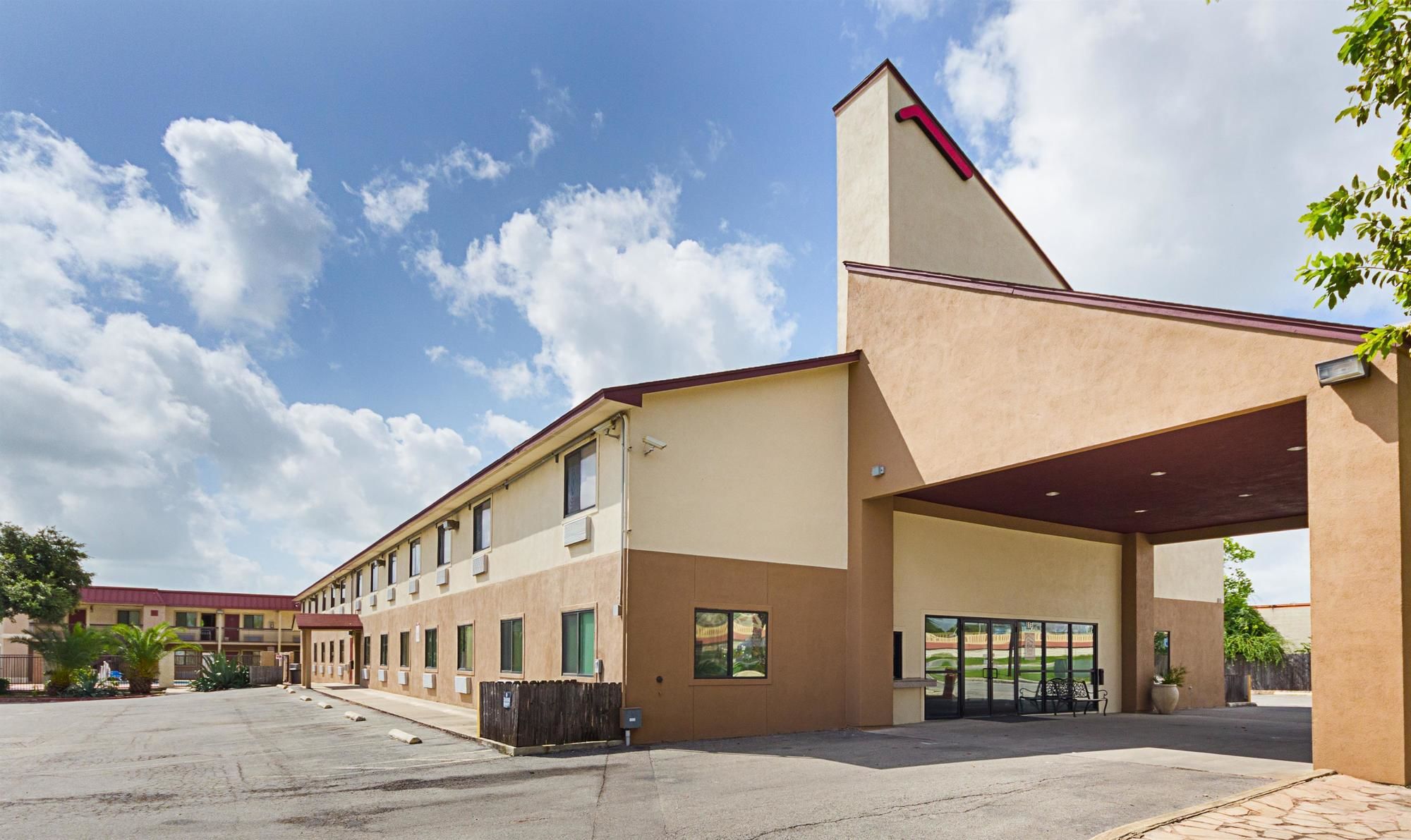Super 8 by Wyndham New Braunfels I-35