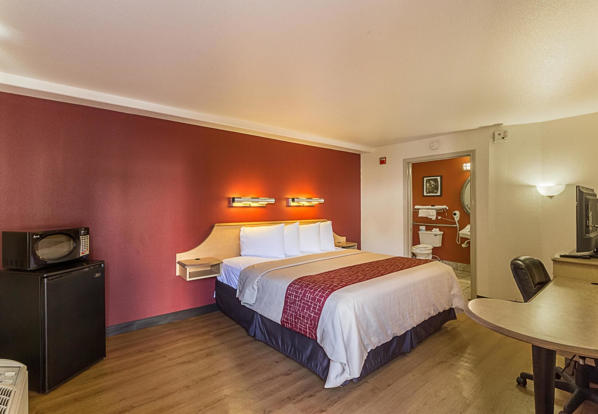 Super 8 by Wyndham New Braunfels I-35