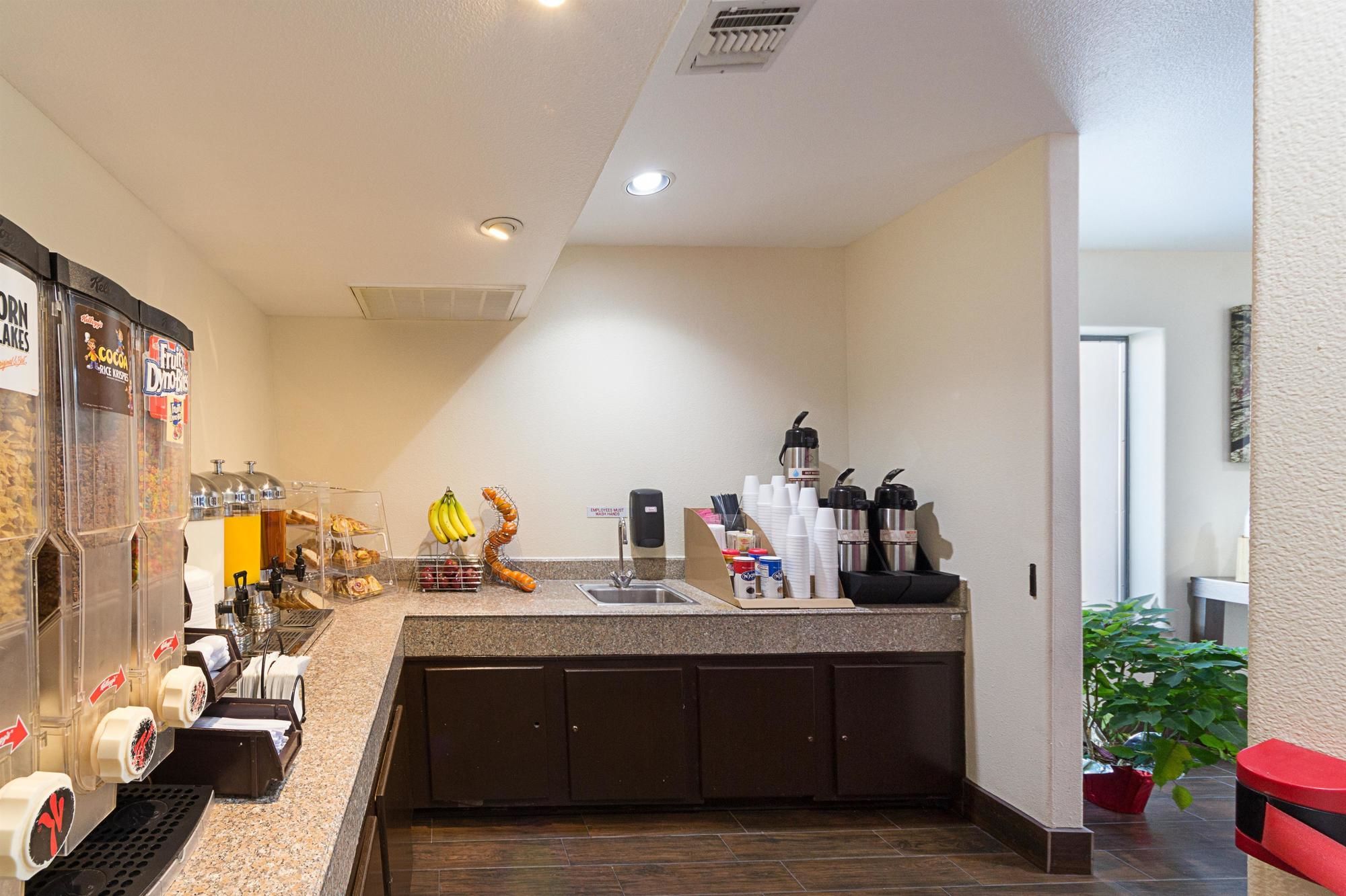 Super 8 by Wyndham New Braunfels I-35