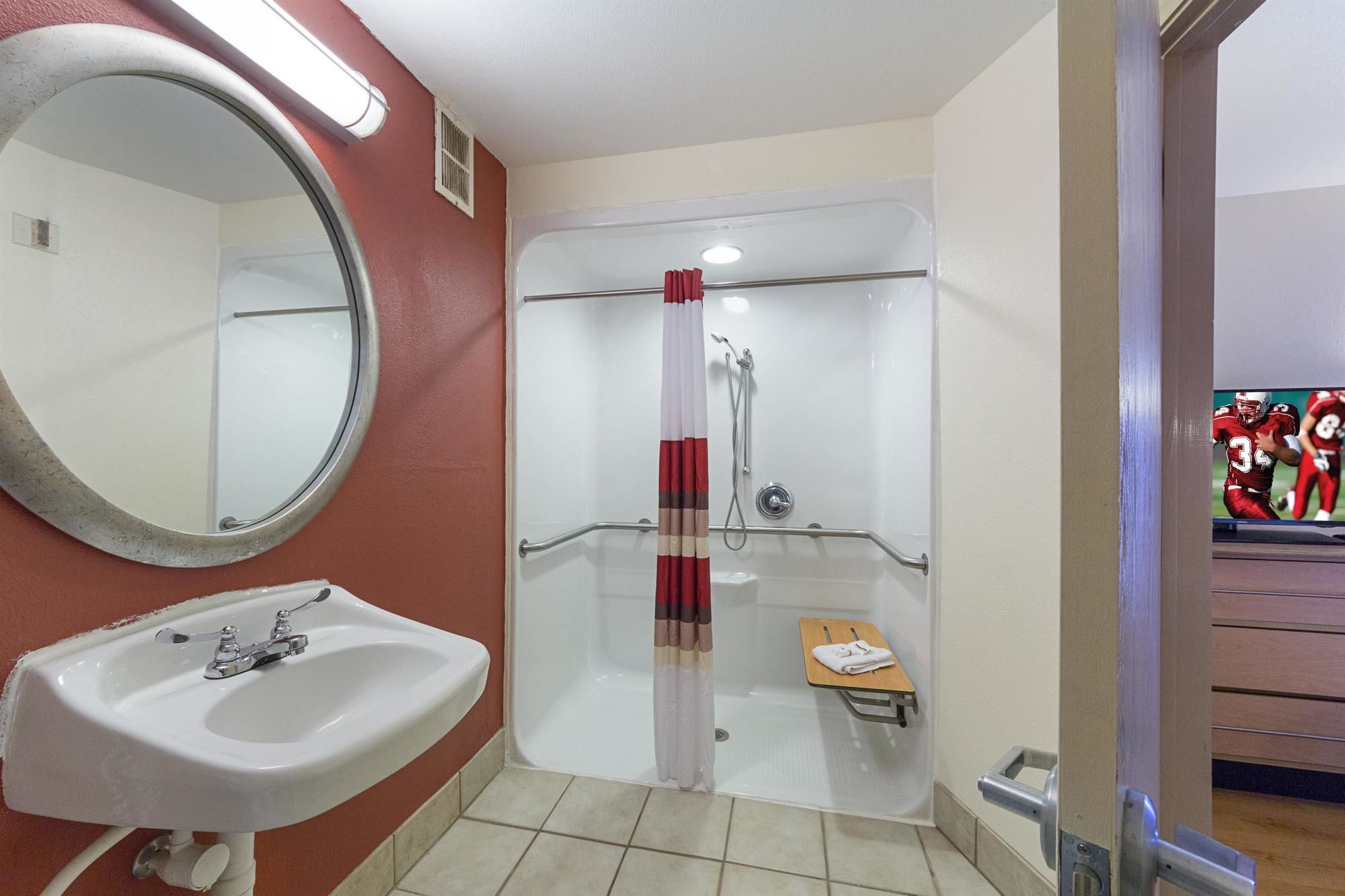 Super 8 by Wyndham New Braunfels I-35
