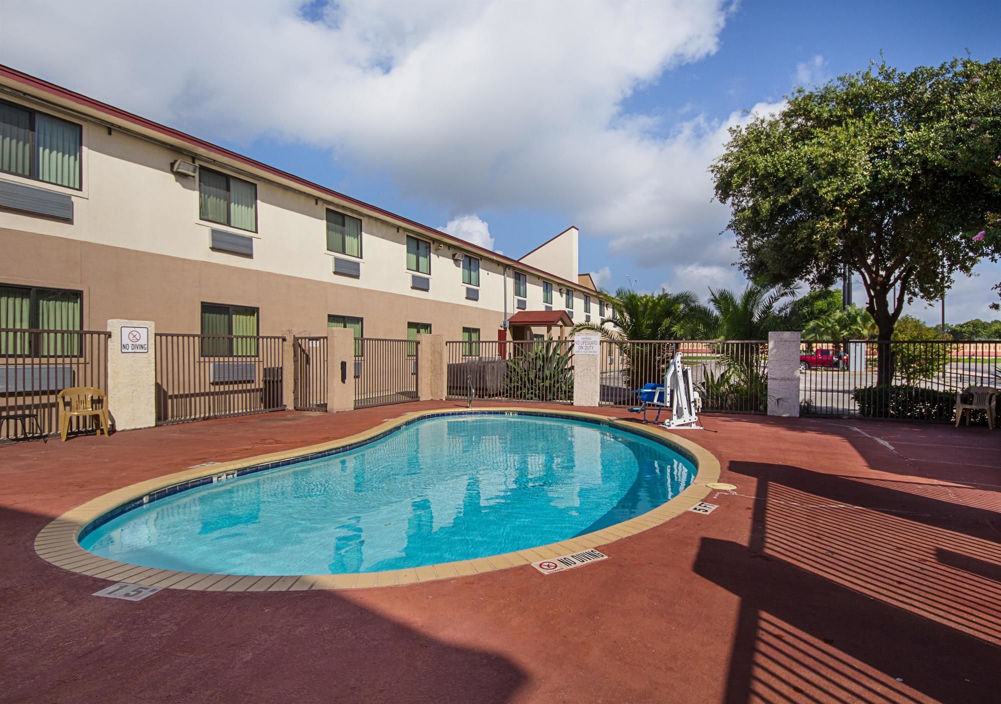 Super 8 by Wyndham New Braunfels I-35