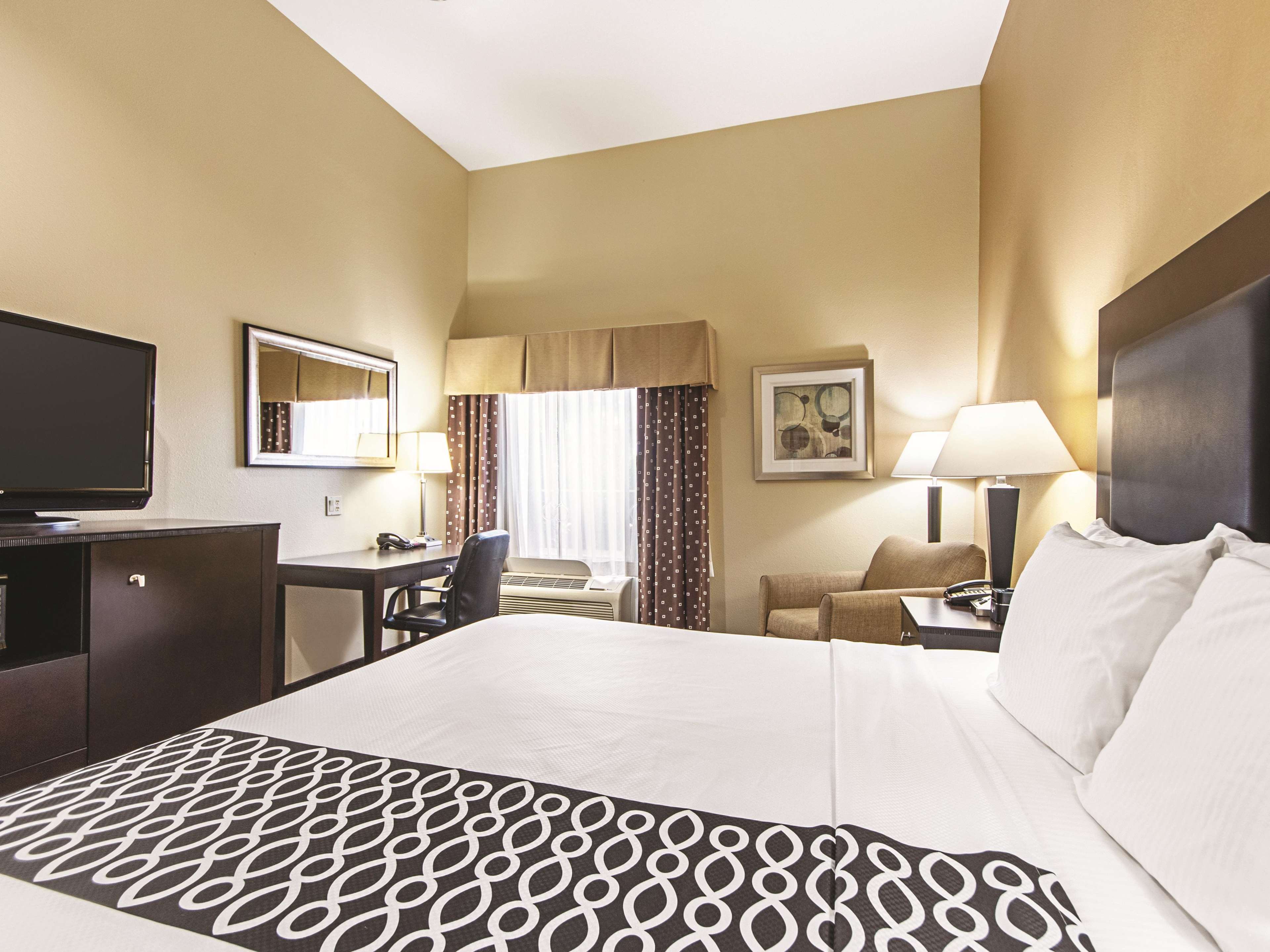 La Quinta Inn & Suites by Wyndham Houston New Caney