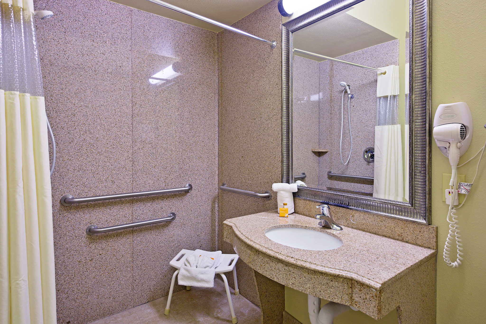 La Quinta Inn & Suites by Wyndham Houston New Caney