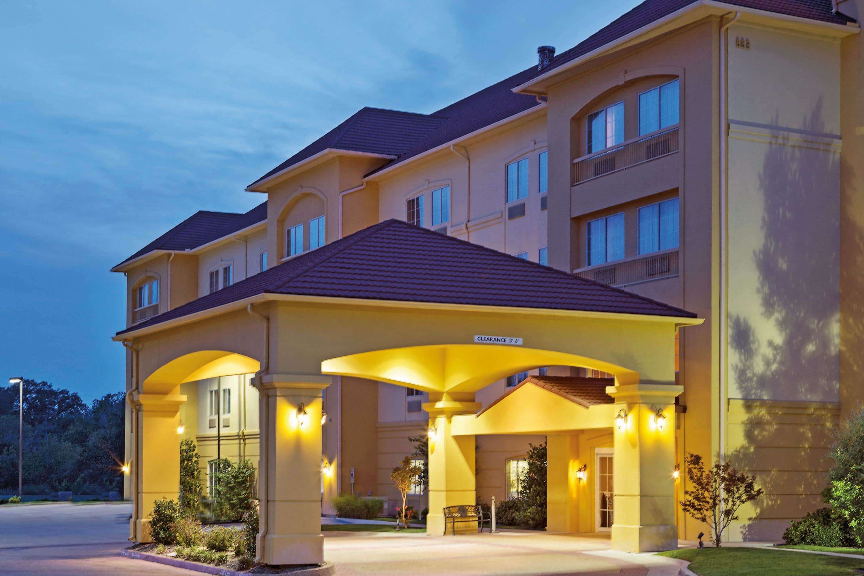 La Quinta Inn & Suites by Wyndham Fort Worth NE Mall