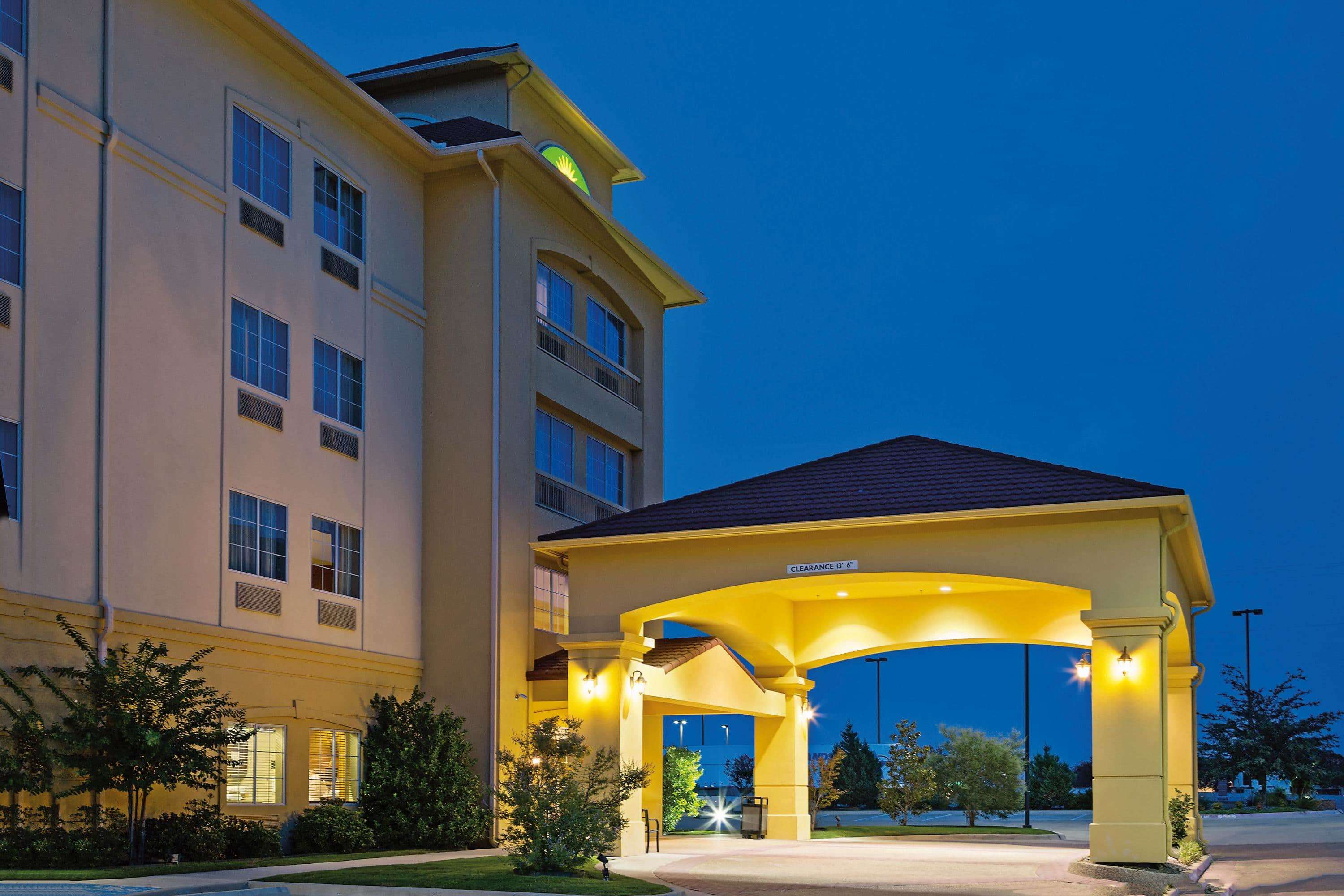 La Quinta Inn & Suites by Wyndham Fort Worth NE Mall