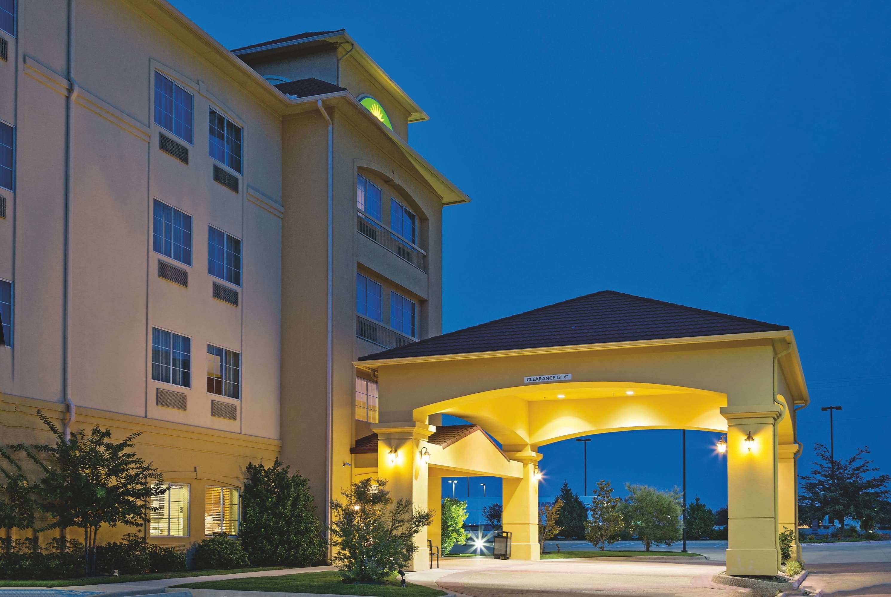 La Quinta Inn & Suites by Wyndham Fort Worth NE Mall