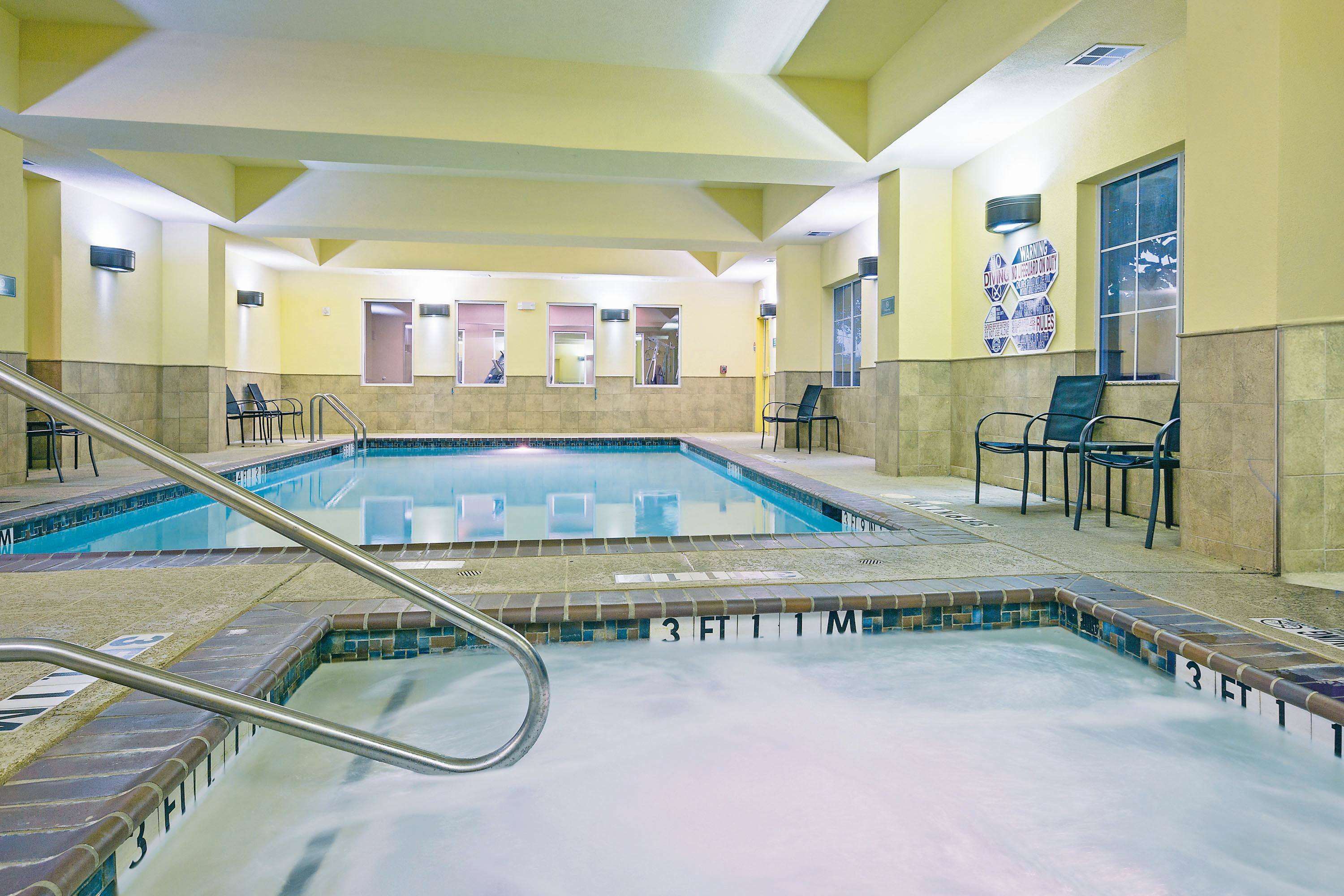 La Quinta Inn & Suites by Wyndham Fort Worth NE Mall