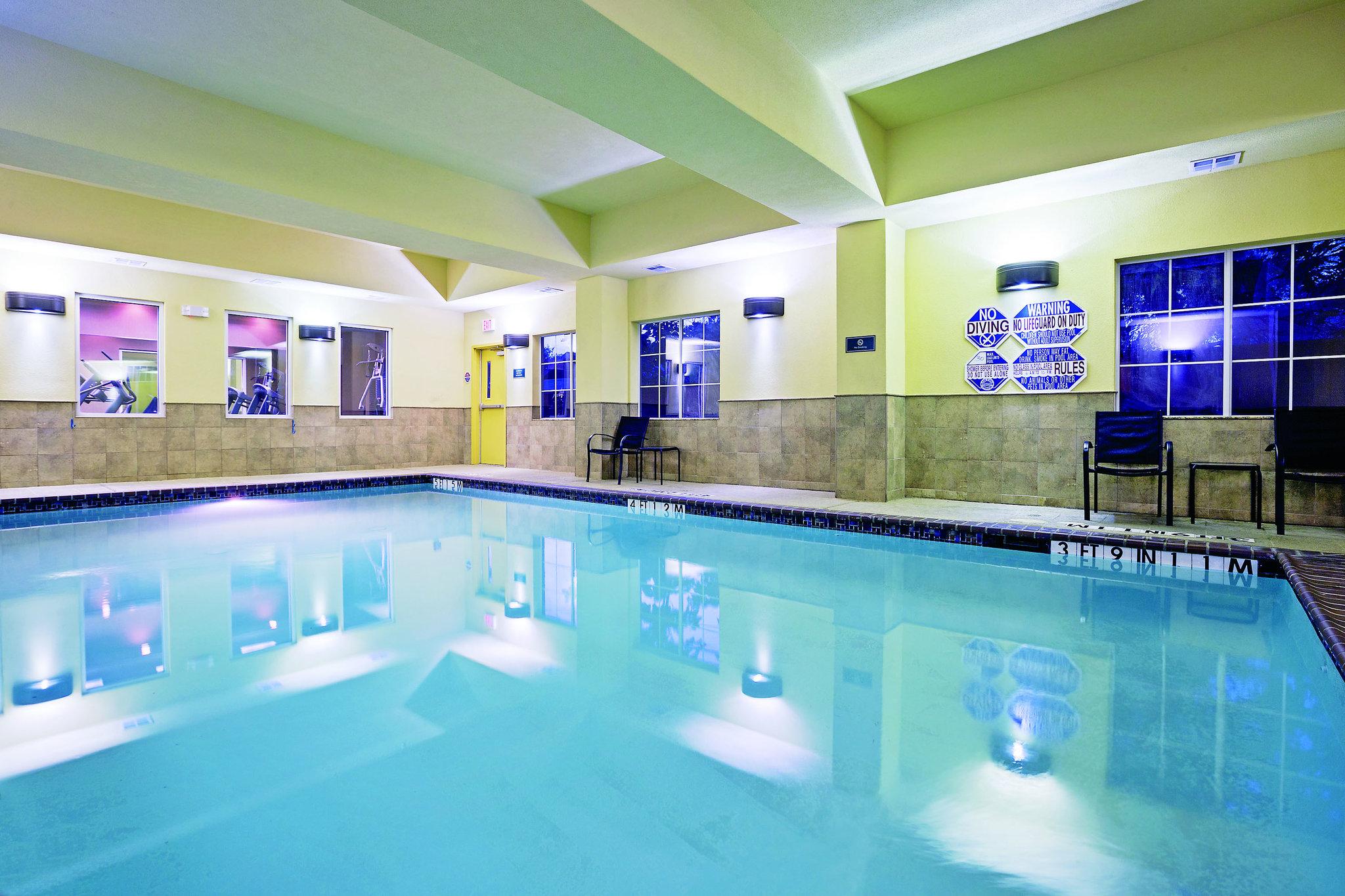 La Quinta Inn & Suites by Wyndham Fort Worth NE Mall