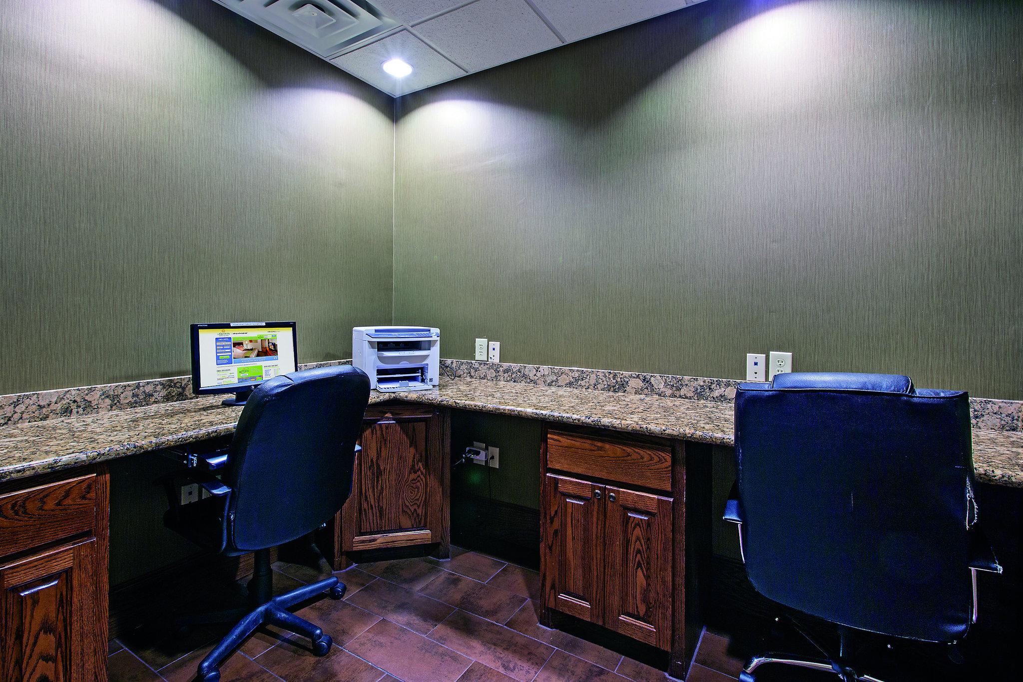 La Quinta Inn & Suites by Wyndham Fort Worth NE Mall