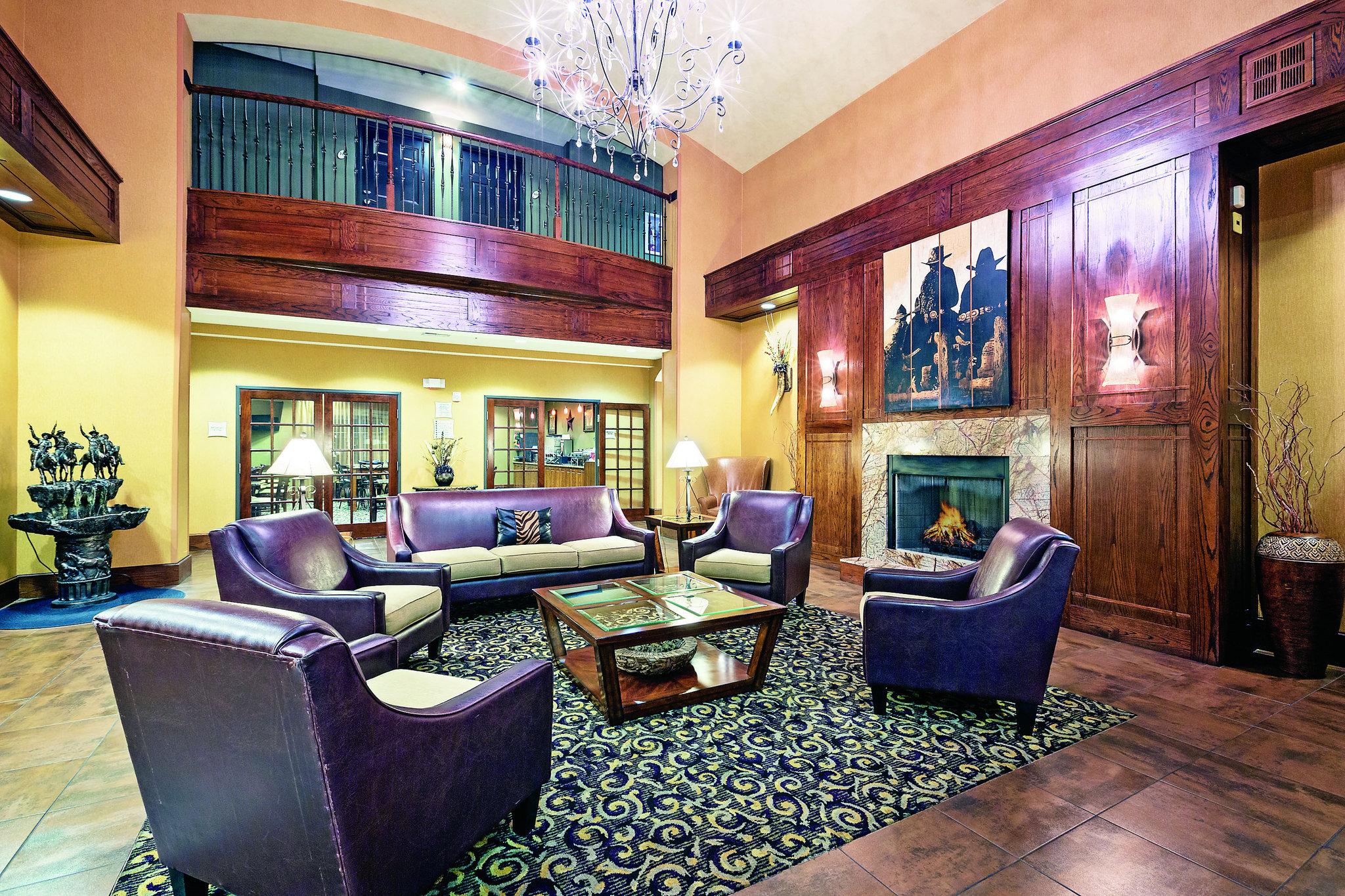 La Quinta Inn & Suites by Wyndham Fort Worth NE Mall