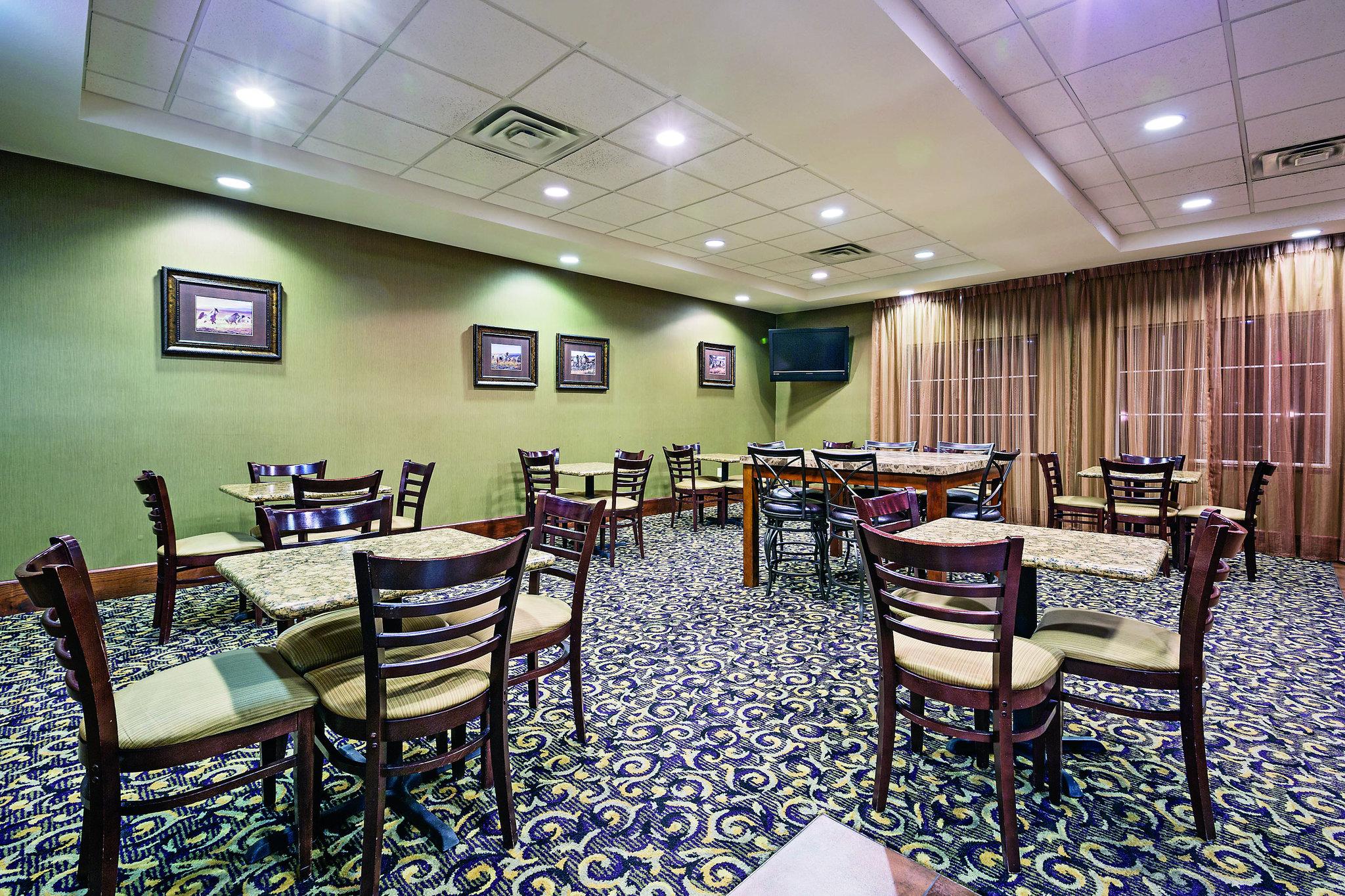 La Quinta Inn & Suites by Wyndham Fort Worth NE Mall