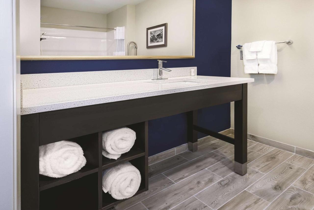 La Quinta Inn & Suites Odessa North - Sienna Tower