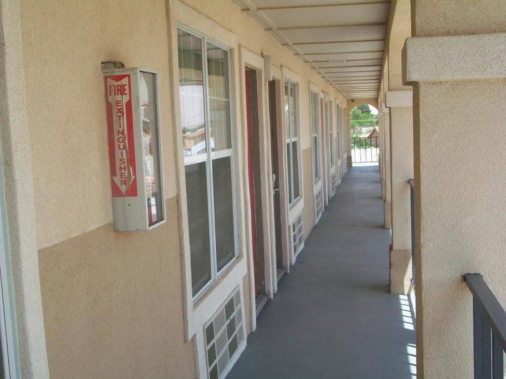 Villa West Inn