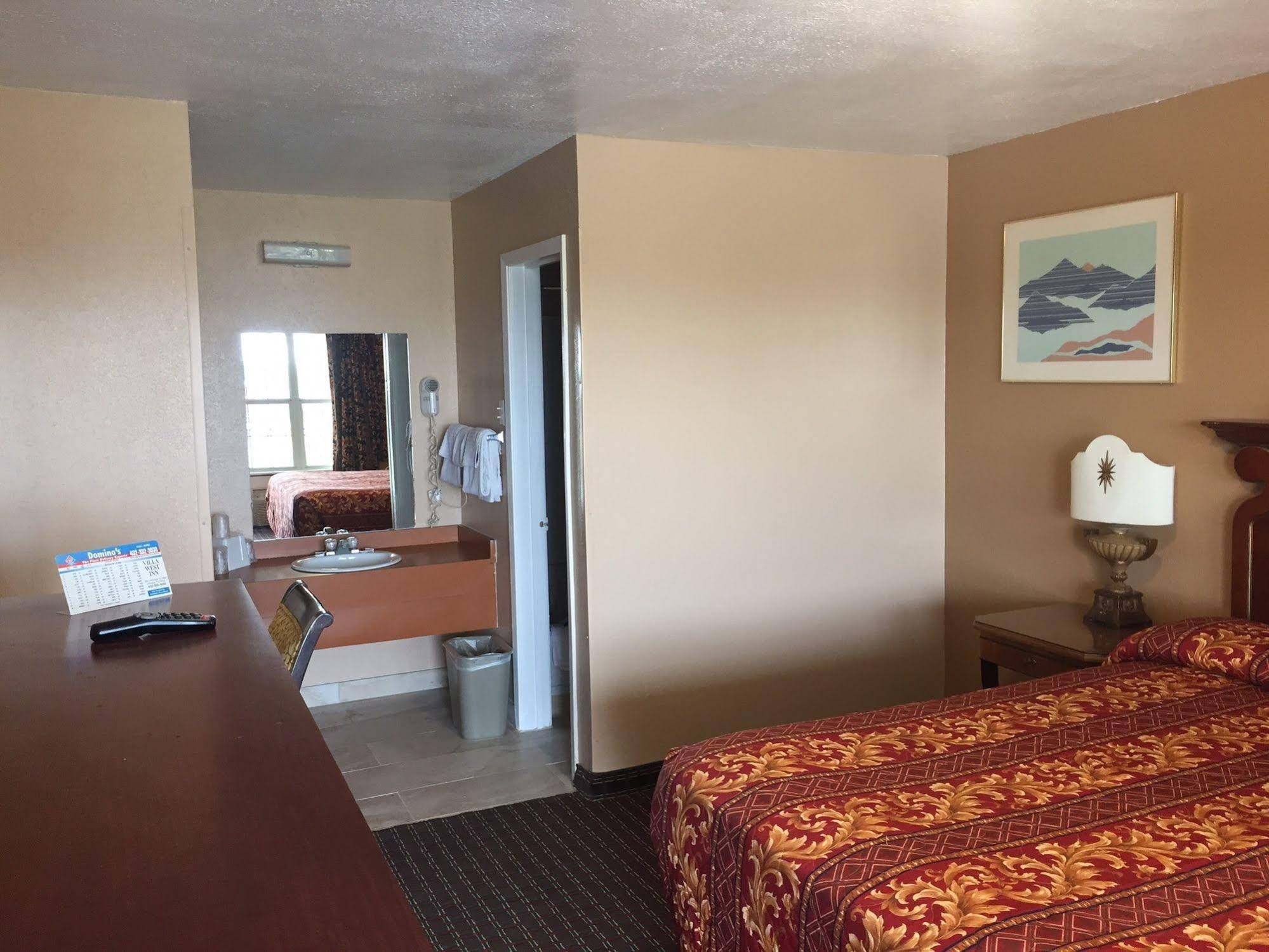 Villa West Inn
