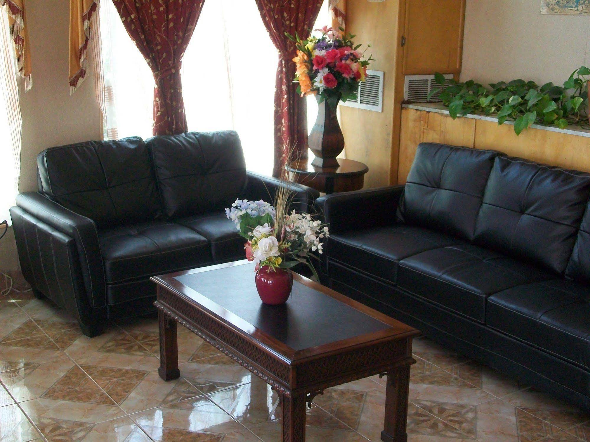 Villa West Inn